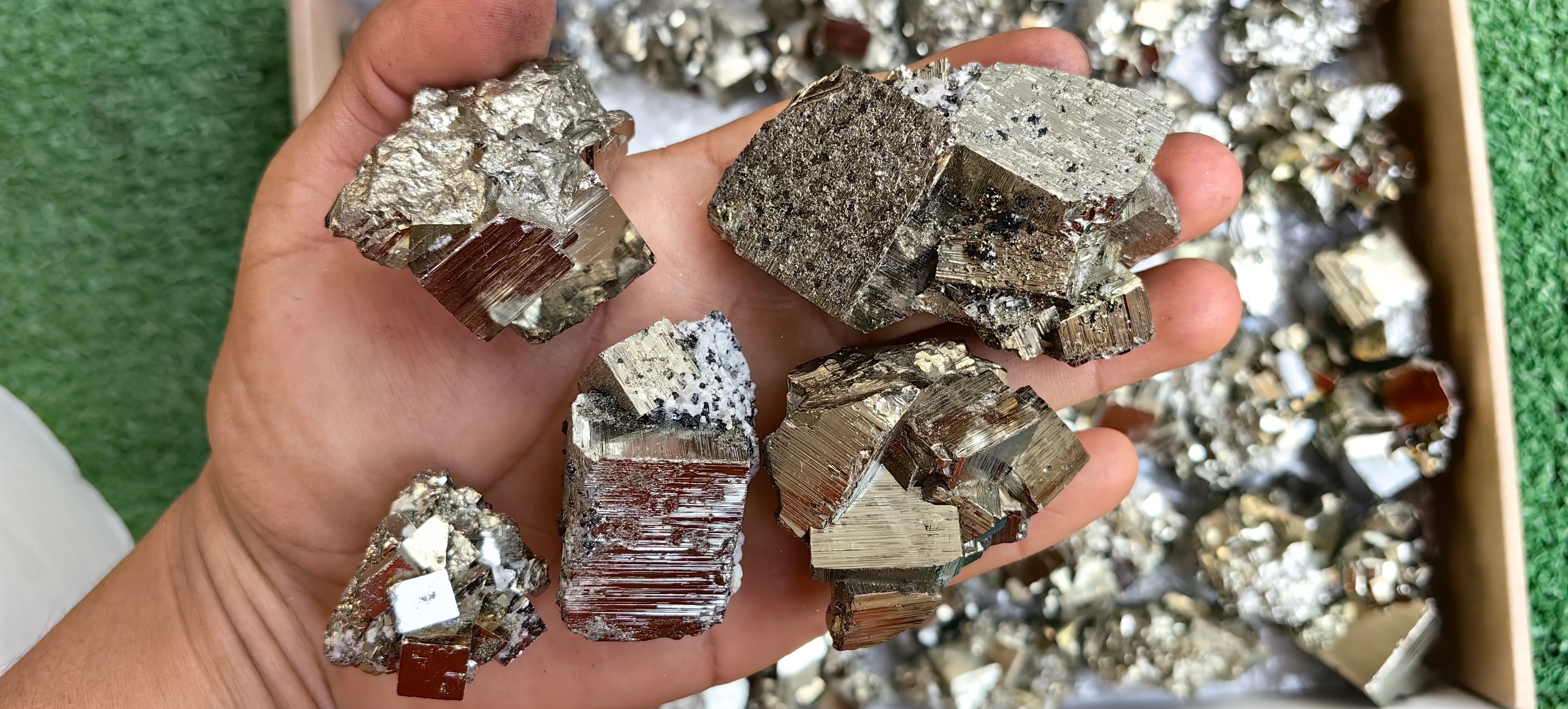 Lot 41 pcs Pyrite Cubic