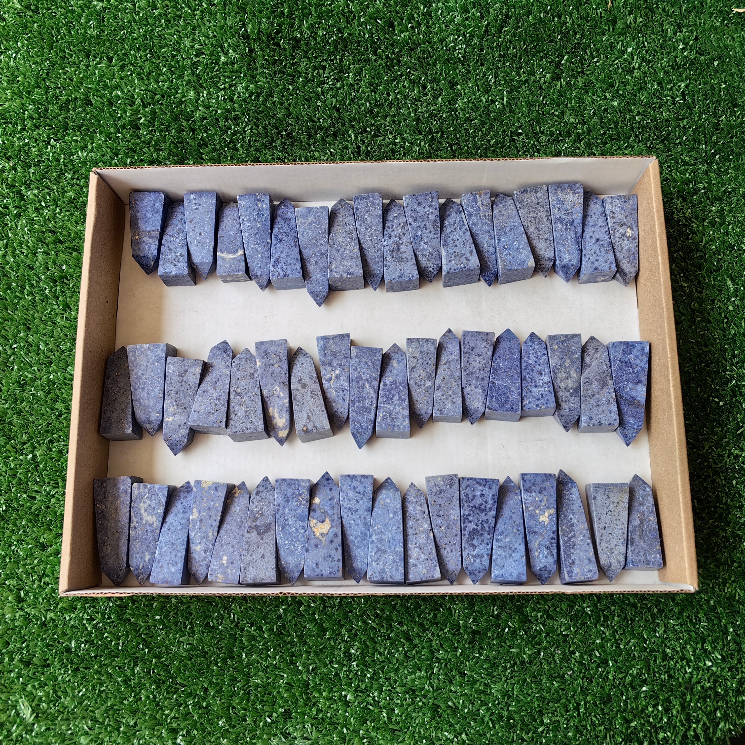 Lot 54 pcs Dumortierite Tower*