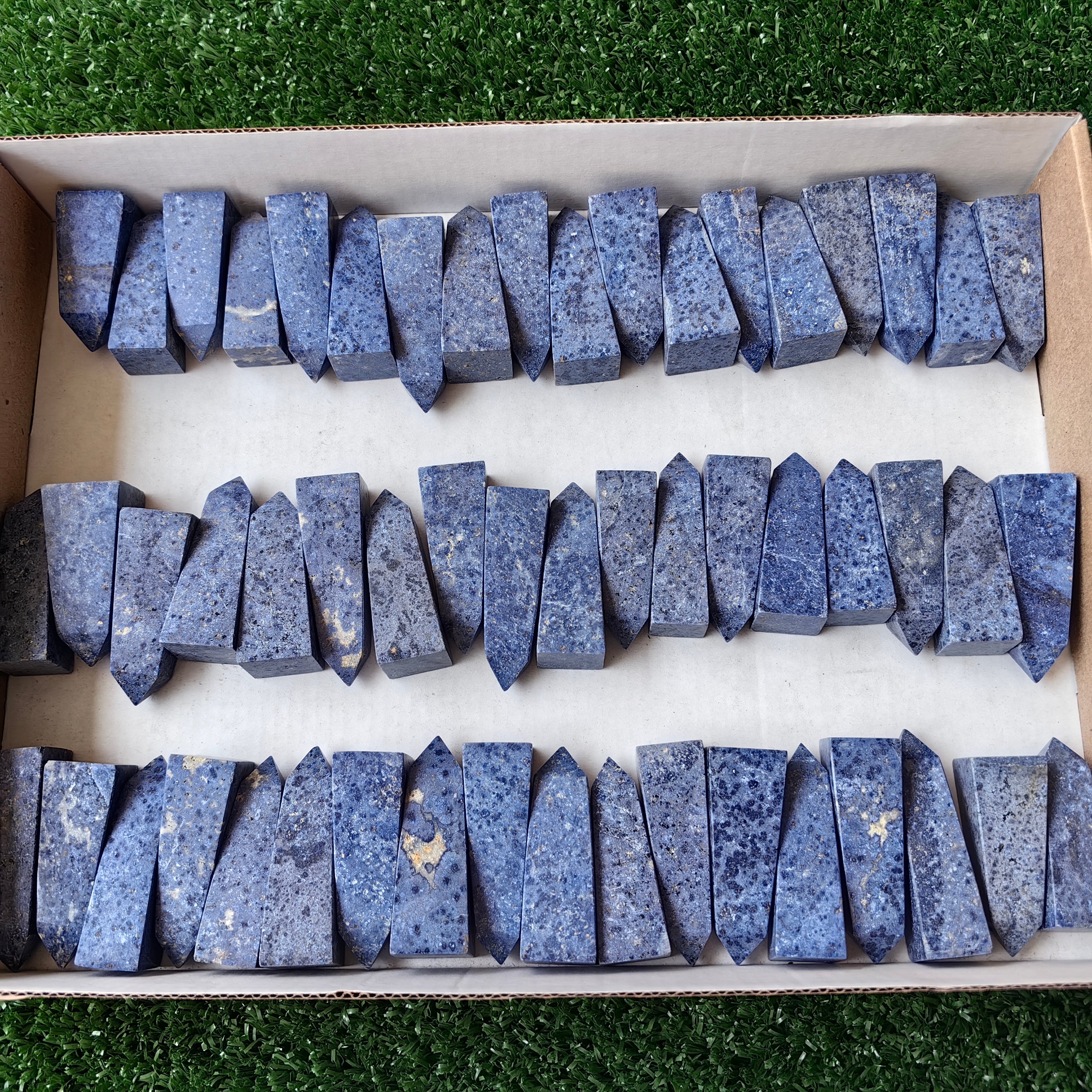 Lot 54 pcs Dumortierite Tower*