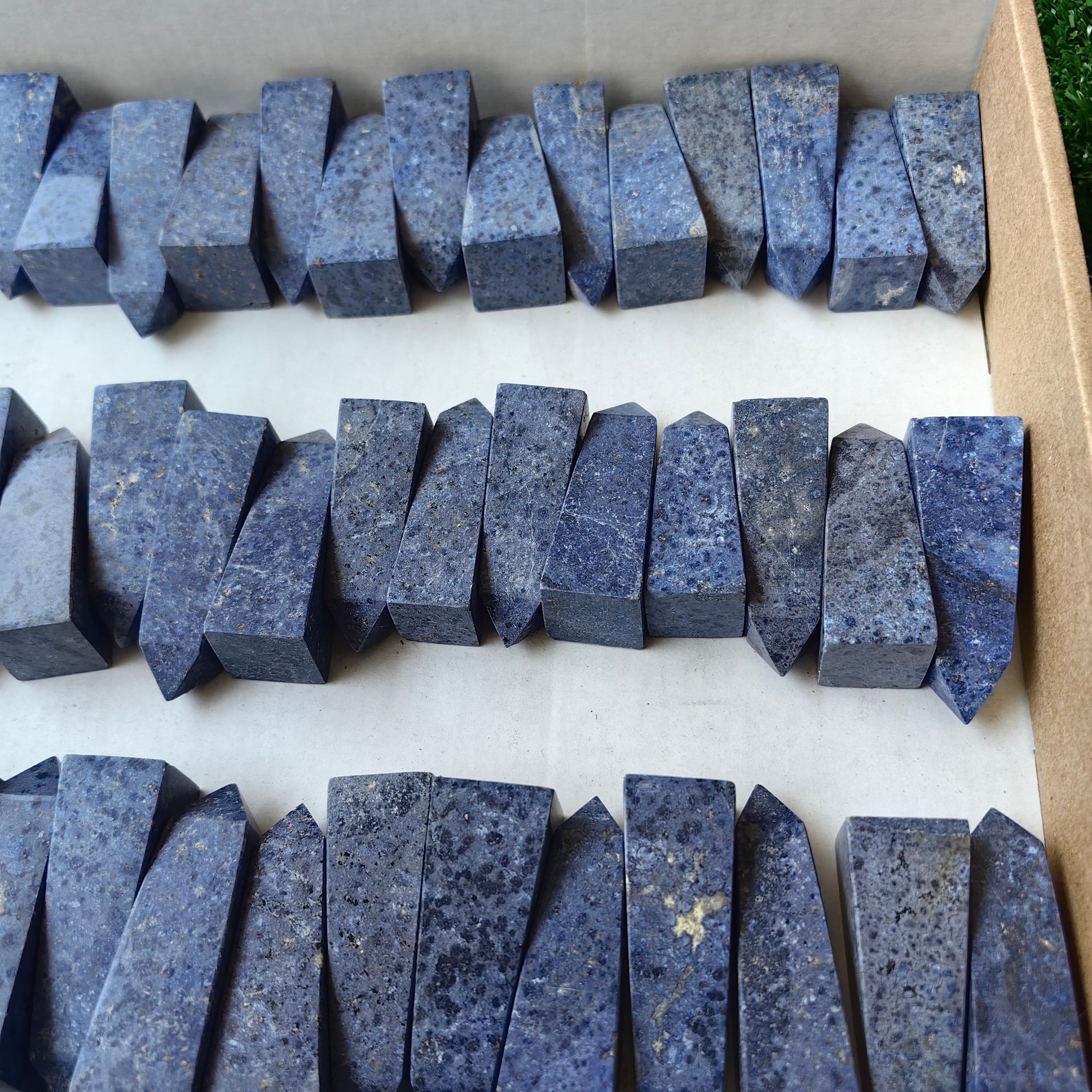 Lot 54 pcs Dumortierite Tower*