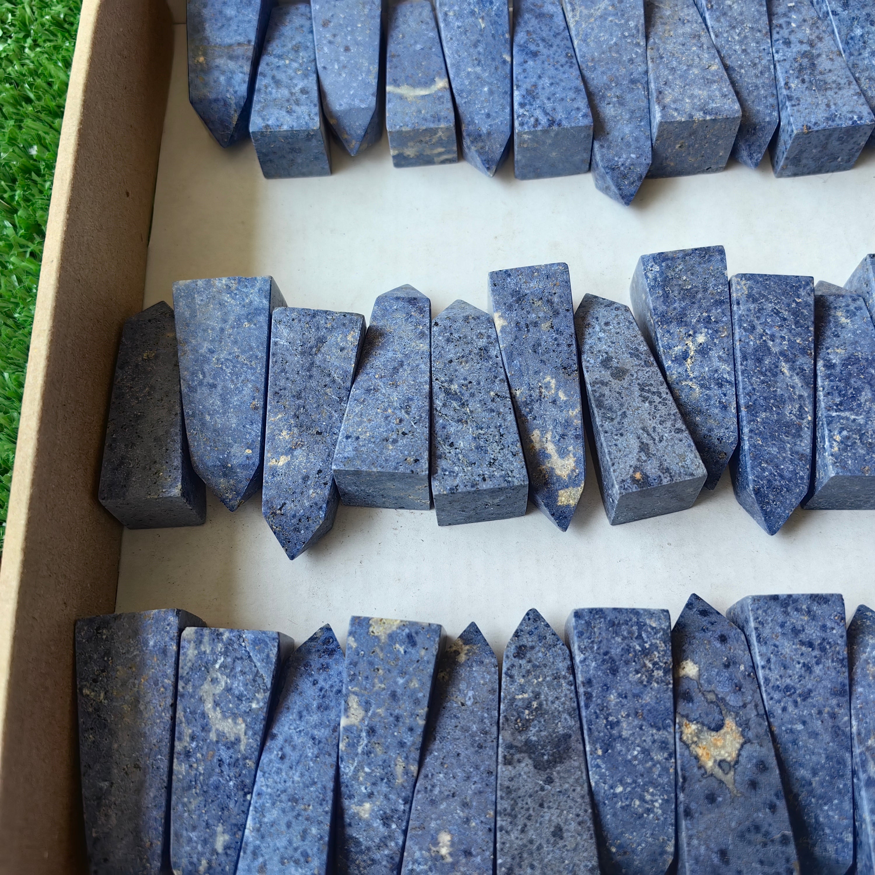 Lot 54 pcs Dumortierite Tower*