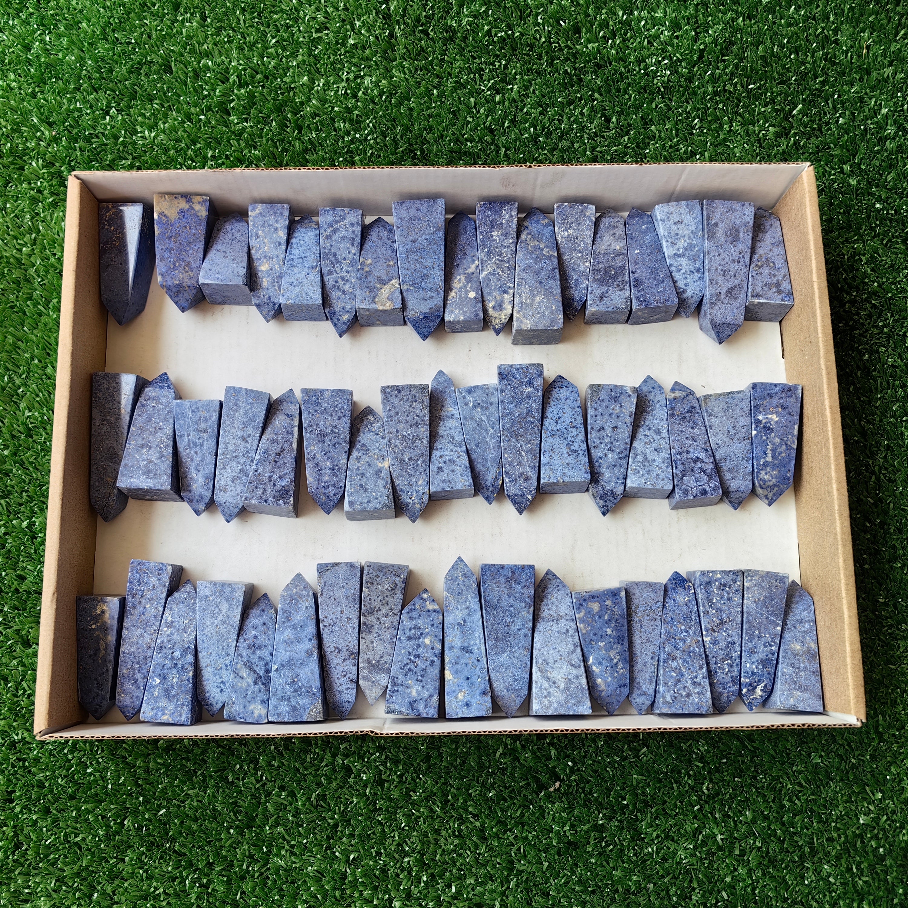 Lot 52 pcs Dumortierite Tower*