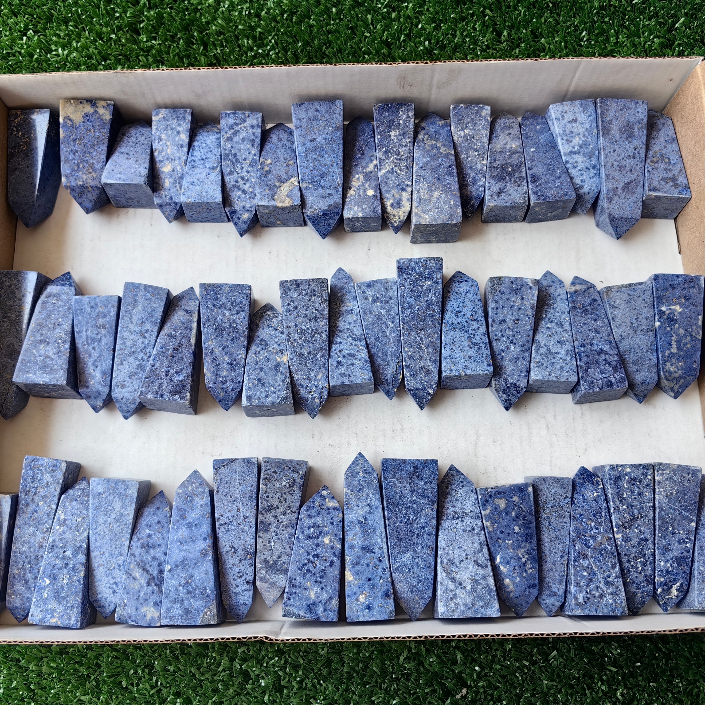 Lot 52 pcs Dumortierite Tower*