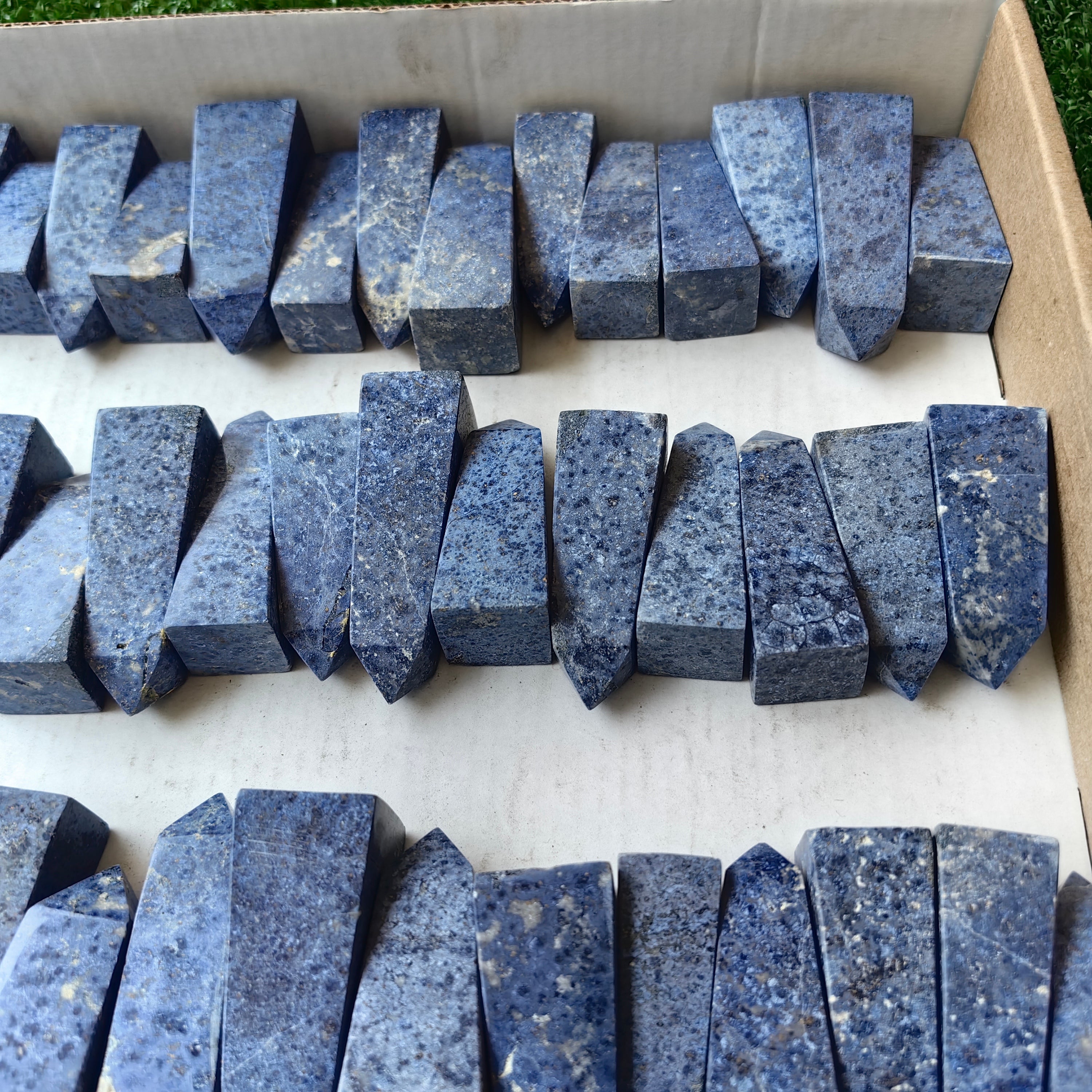 Lot 52 pcs Dumortierite Tower*