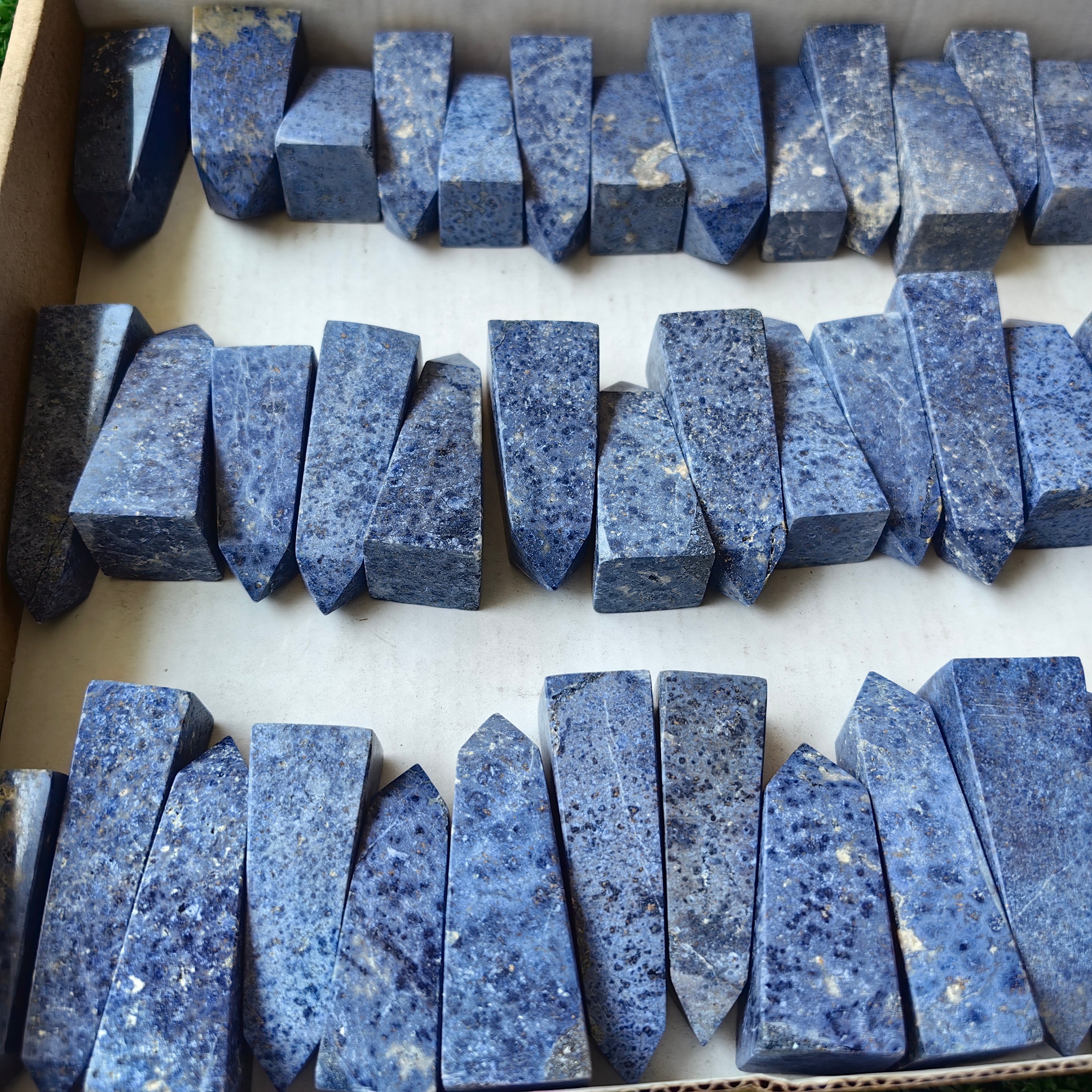 Lot 52 pcs Dumortierite Tower*