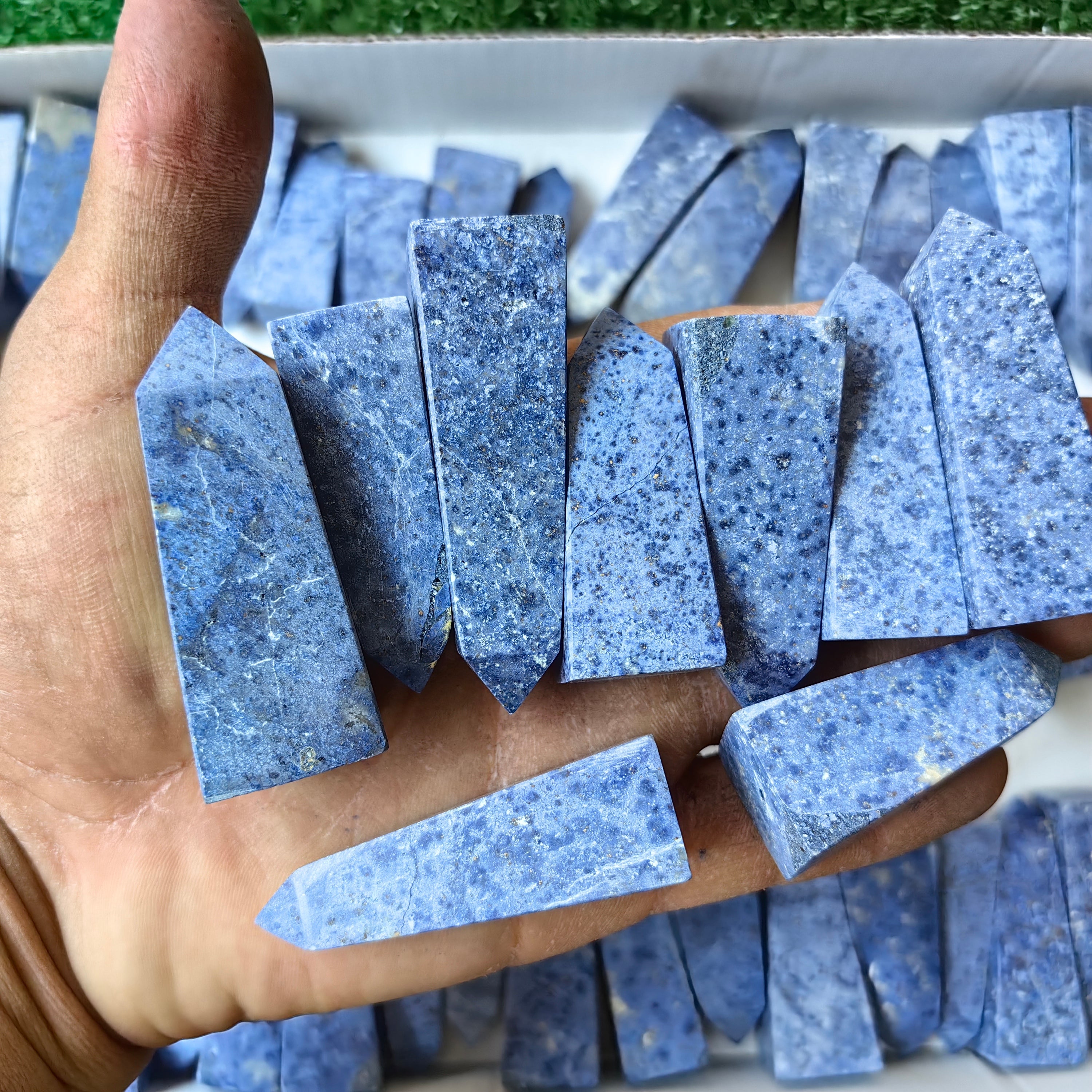 Lot 52 pcs Dumortierite Tower*