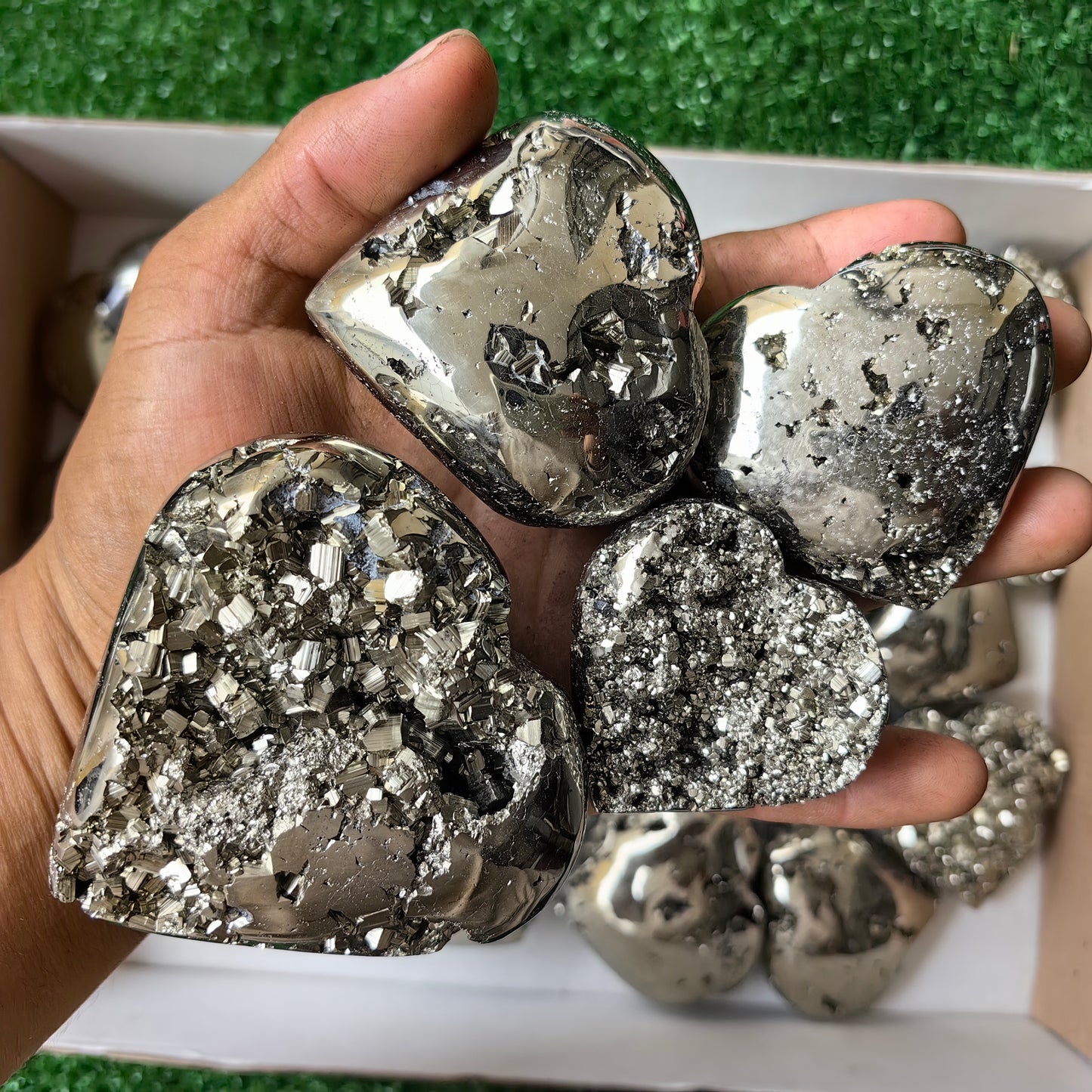 Lot 22 pcs Pyrite Heart*