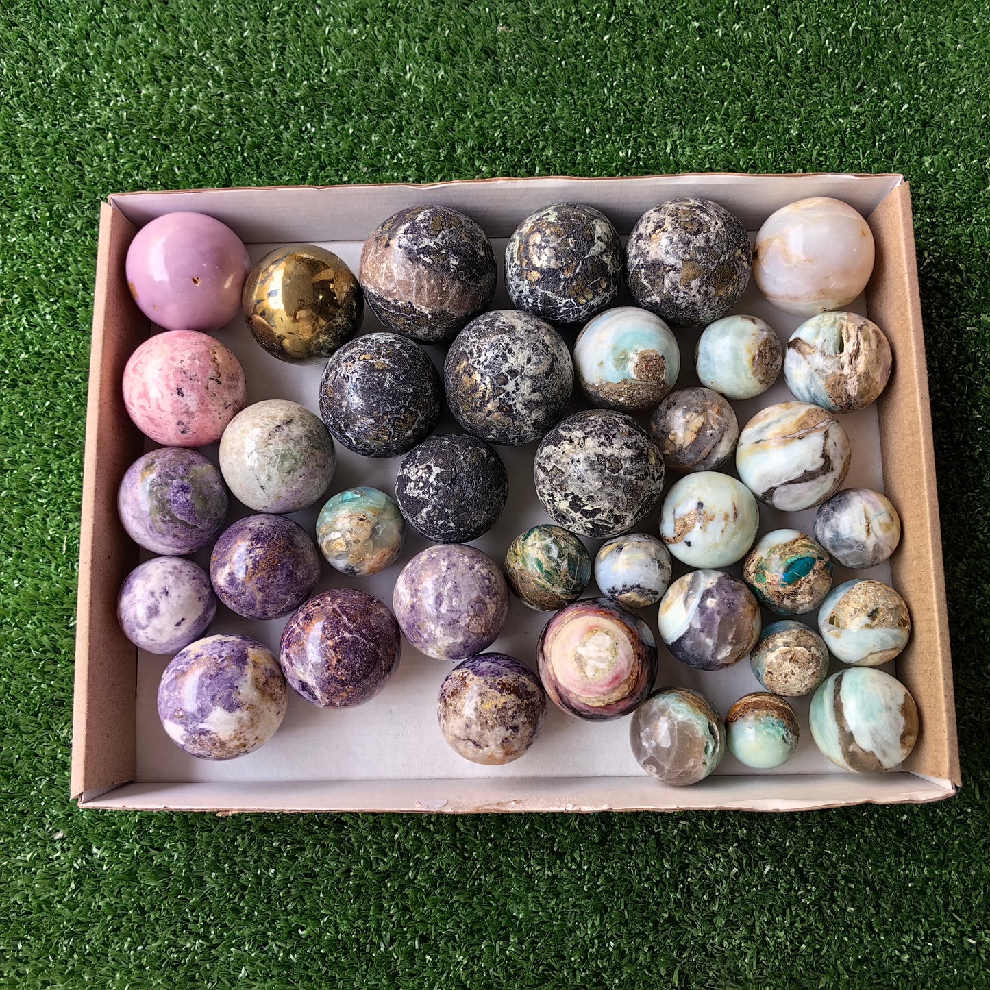 Lot 37 pcs Mixed Stone Spheres
