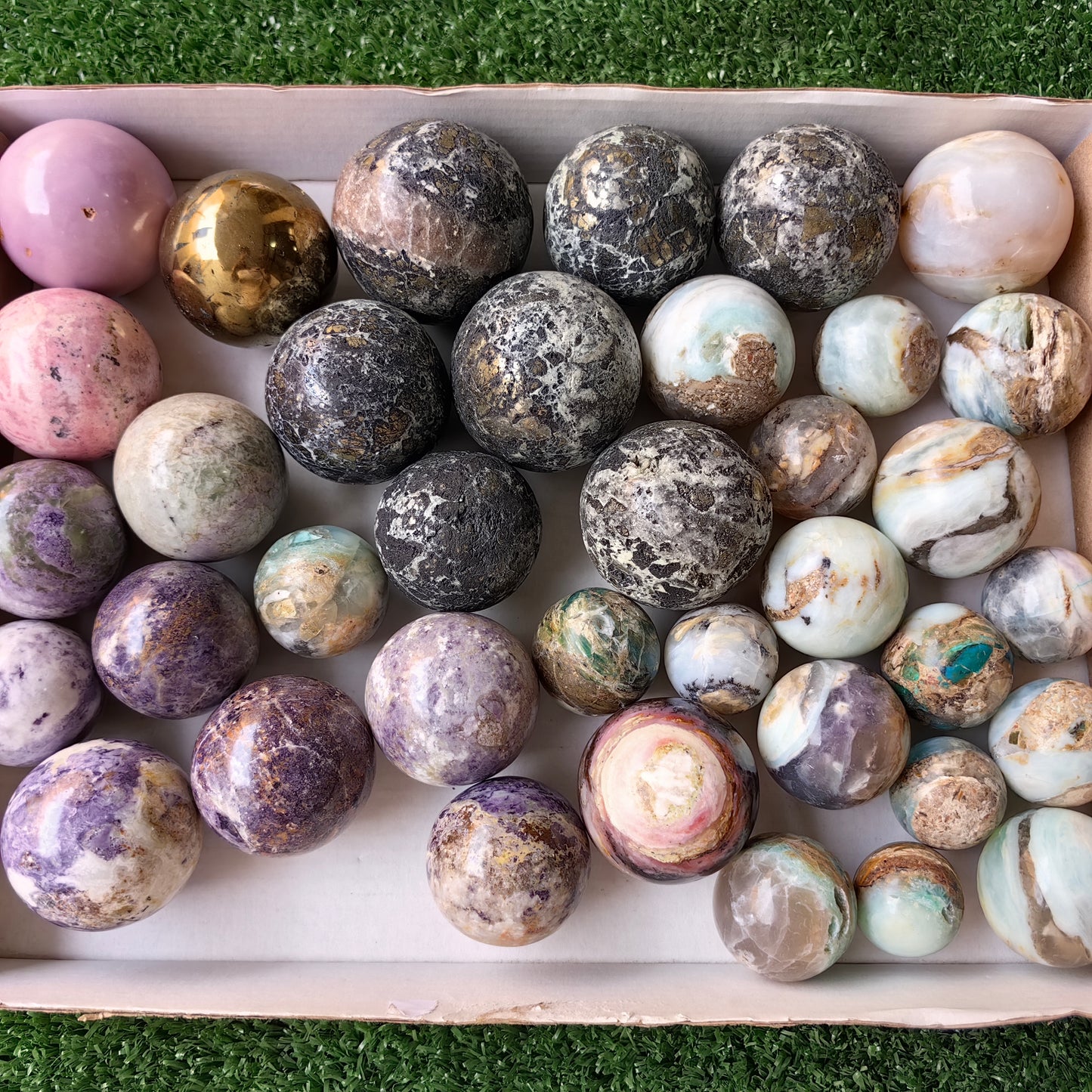 Lot 37 pcs Mixed Stone Spheres