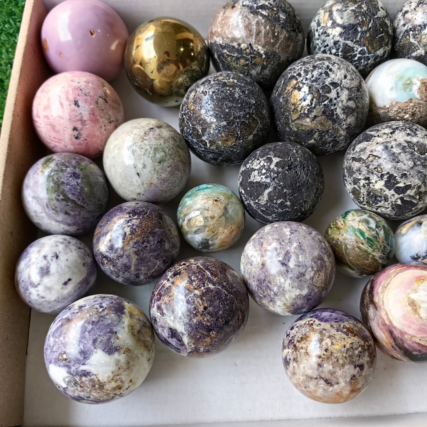 Lot 37 pcs Mixed Stone Spheres