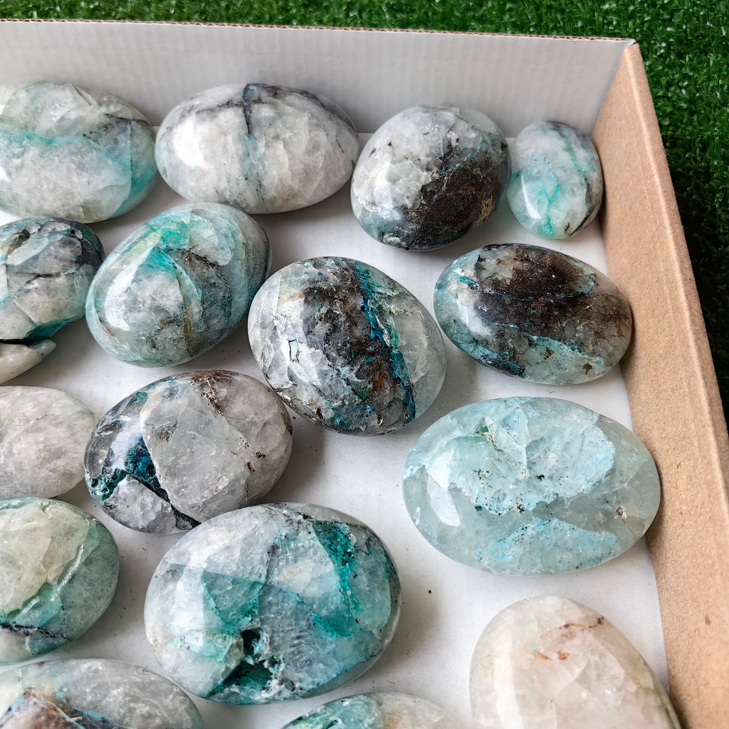 23 pcs Chrysocolla Quartz Palm