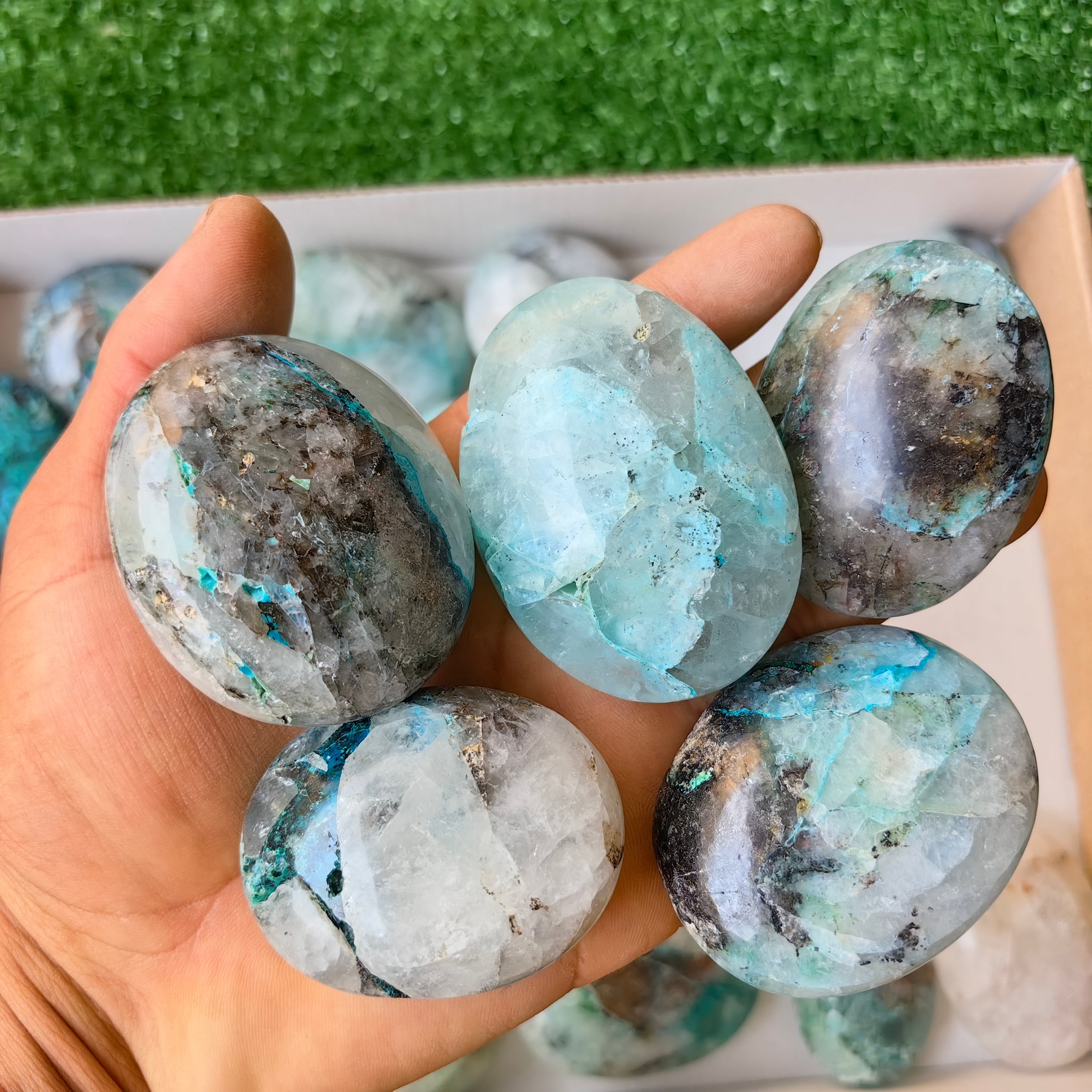 23 pcs Chrysocolla Quartz Palm