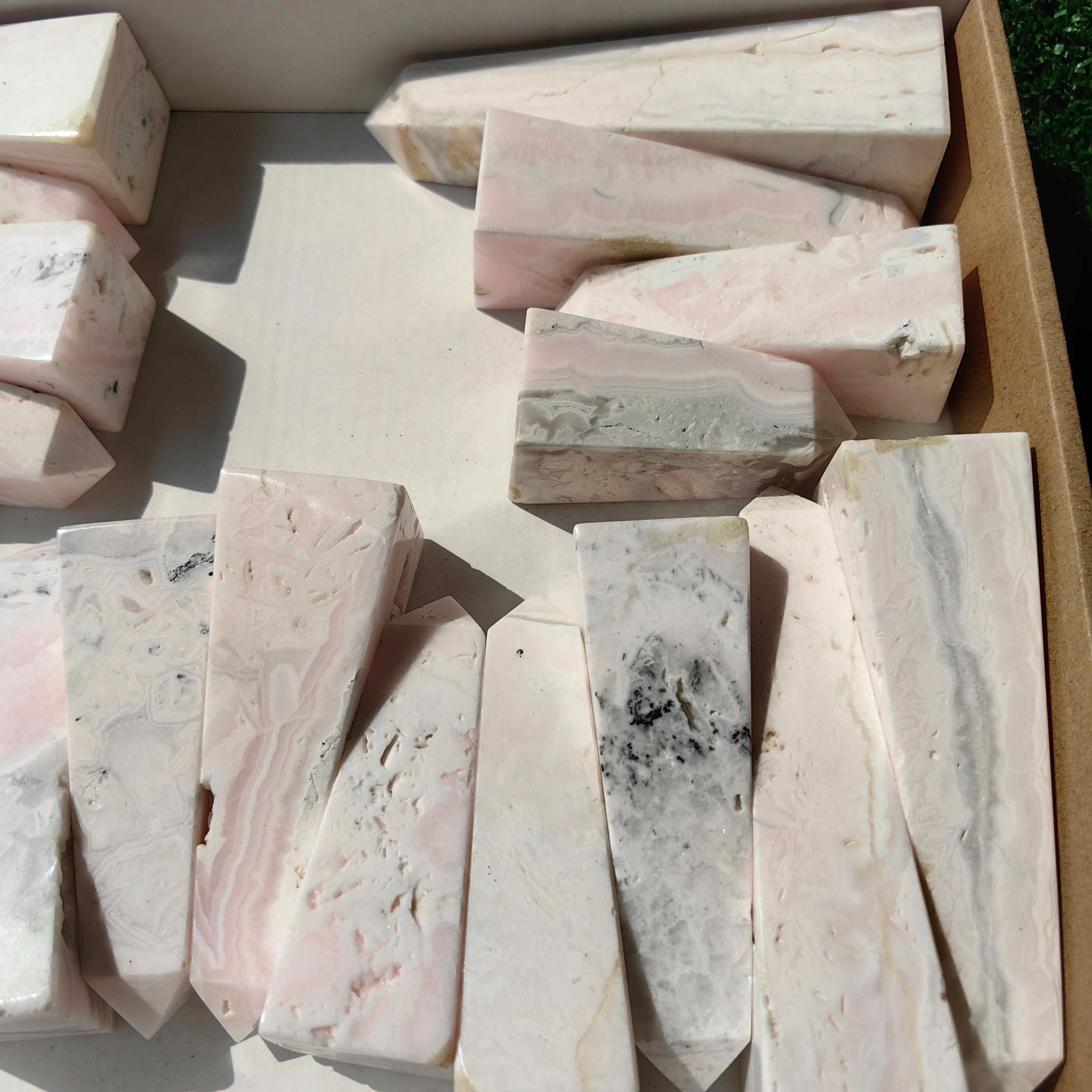 19 pc mangano calcite towers
