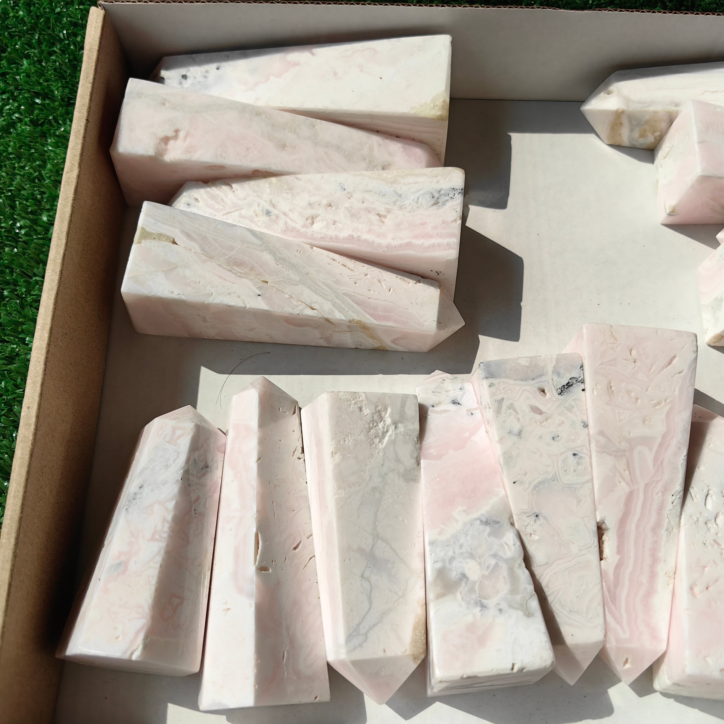 19 pc mangano calcite towers
