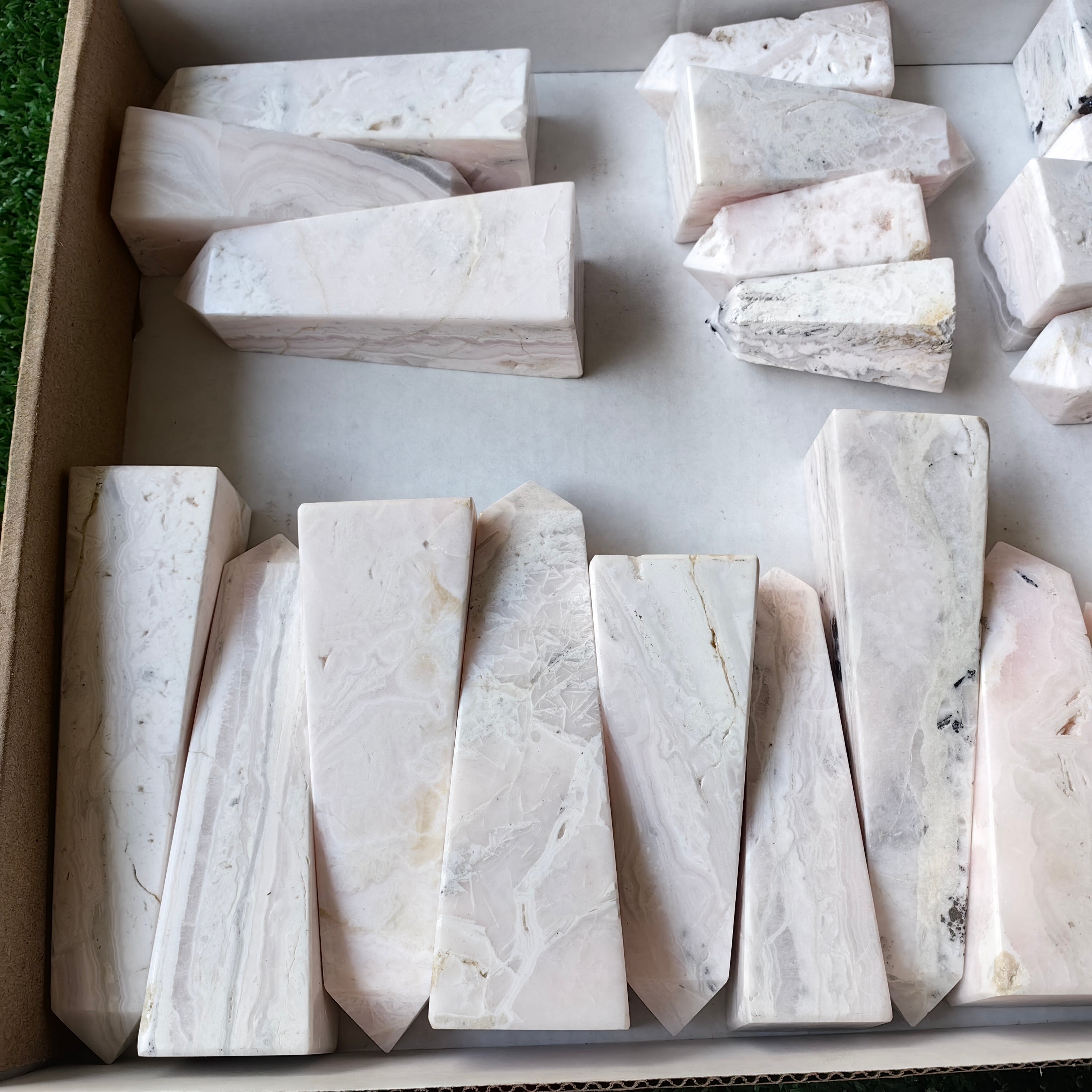 23 pc mangano calcite towers