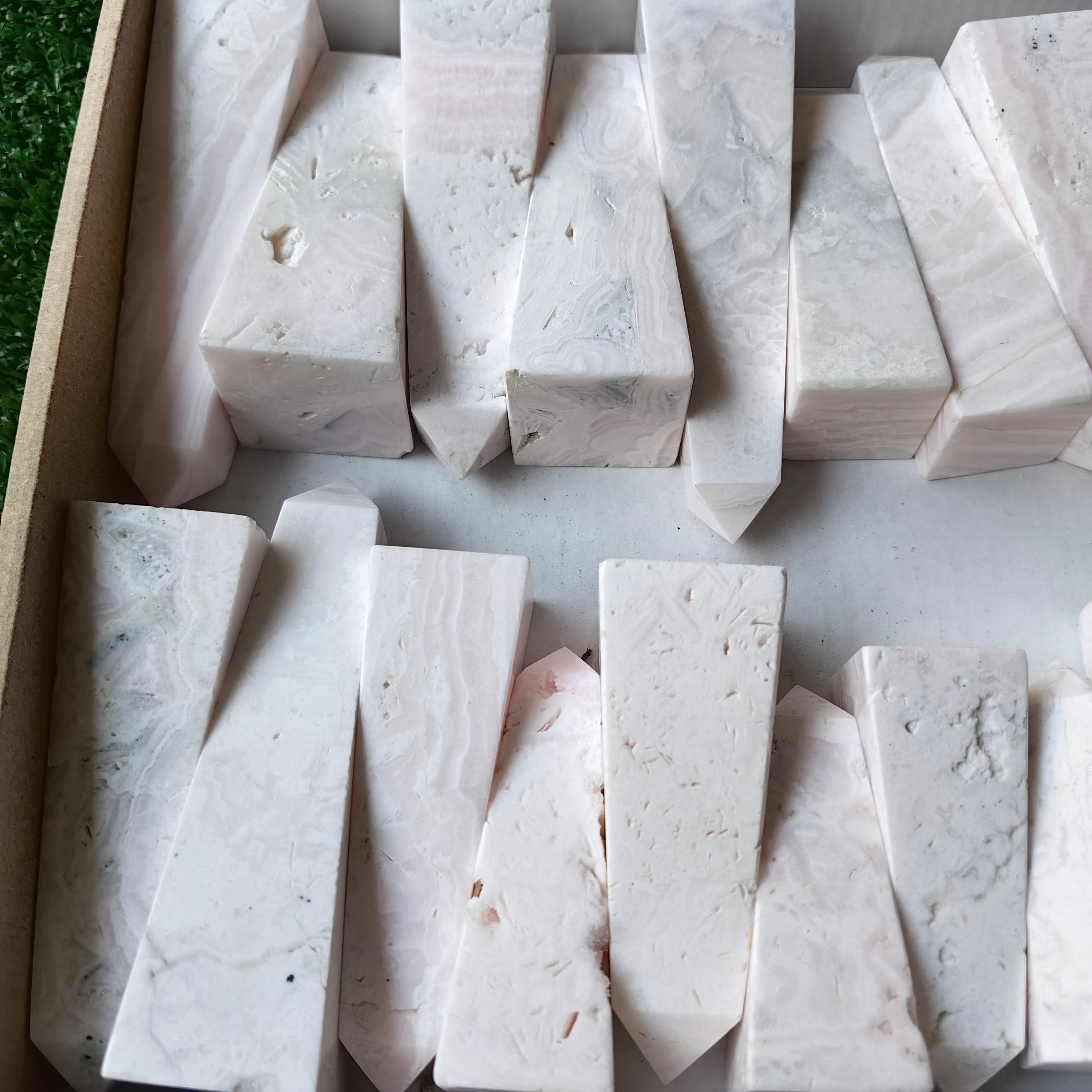 24 pc mangano calcite towers