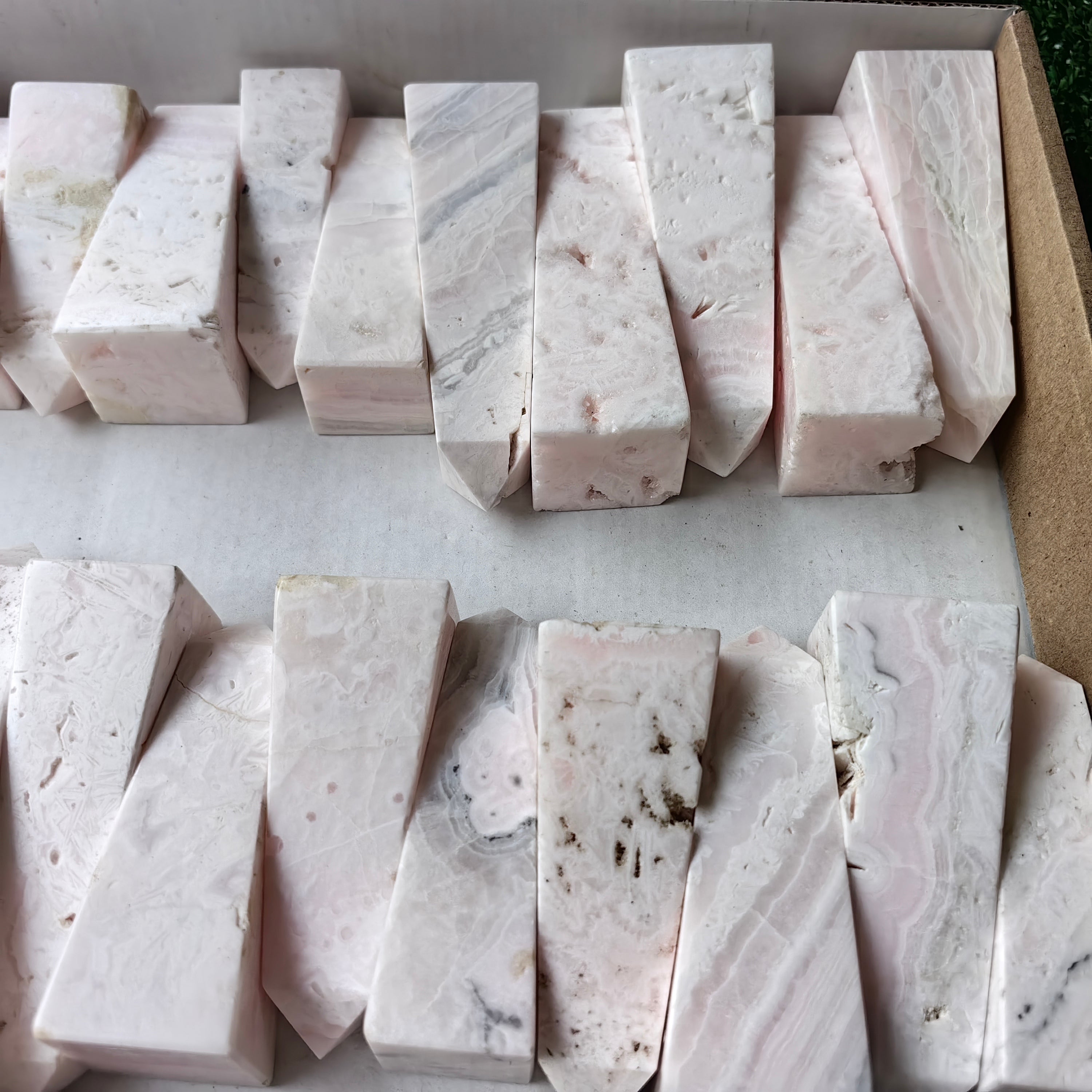 24 pc mangano calcite towers