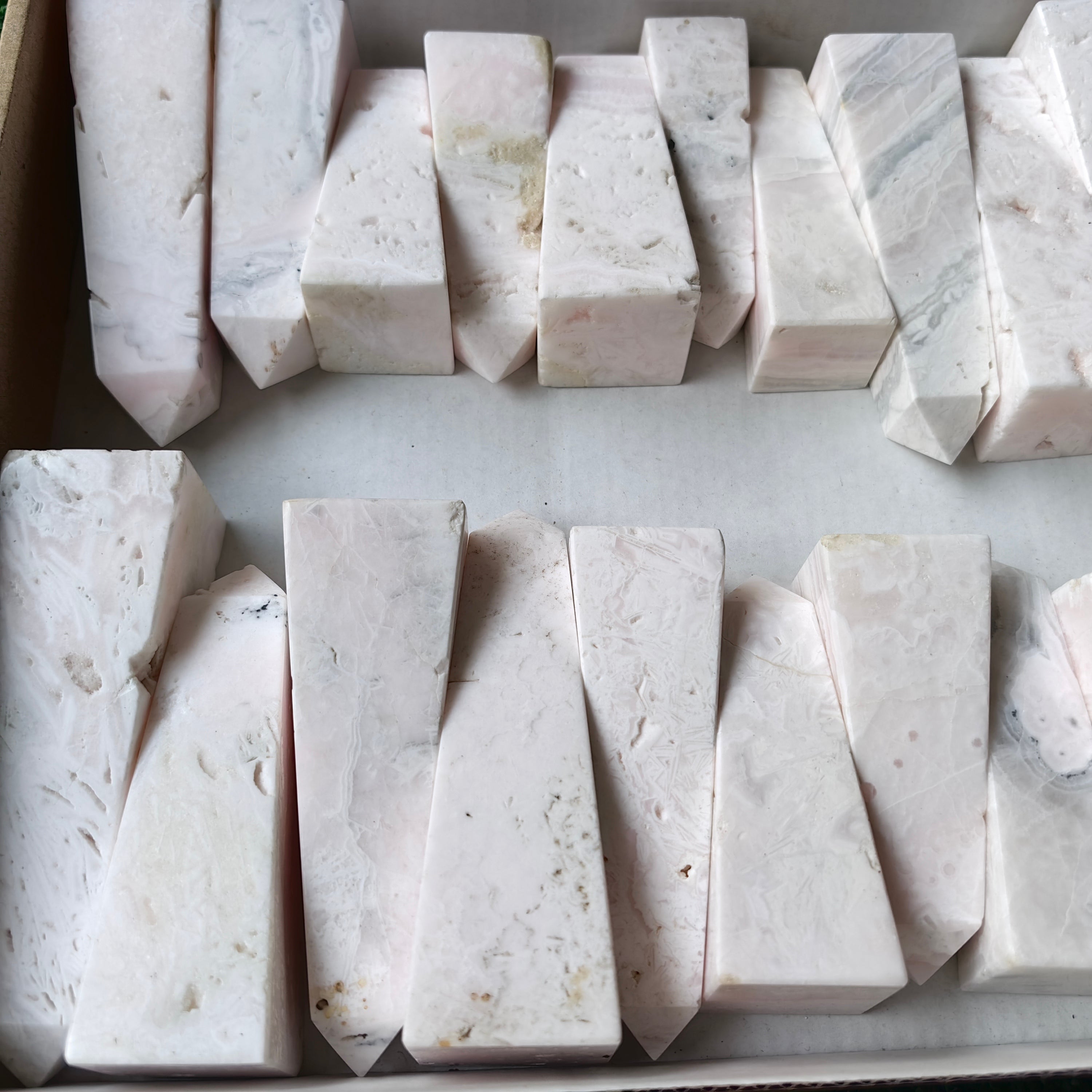 24 pc mangano calcite towers