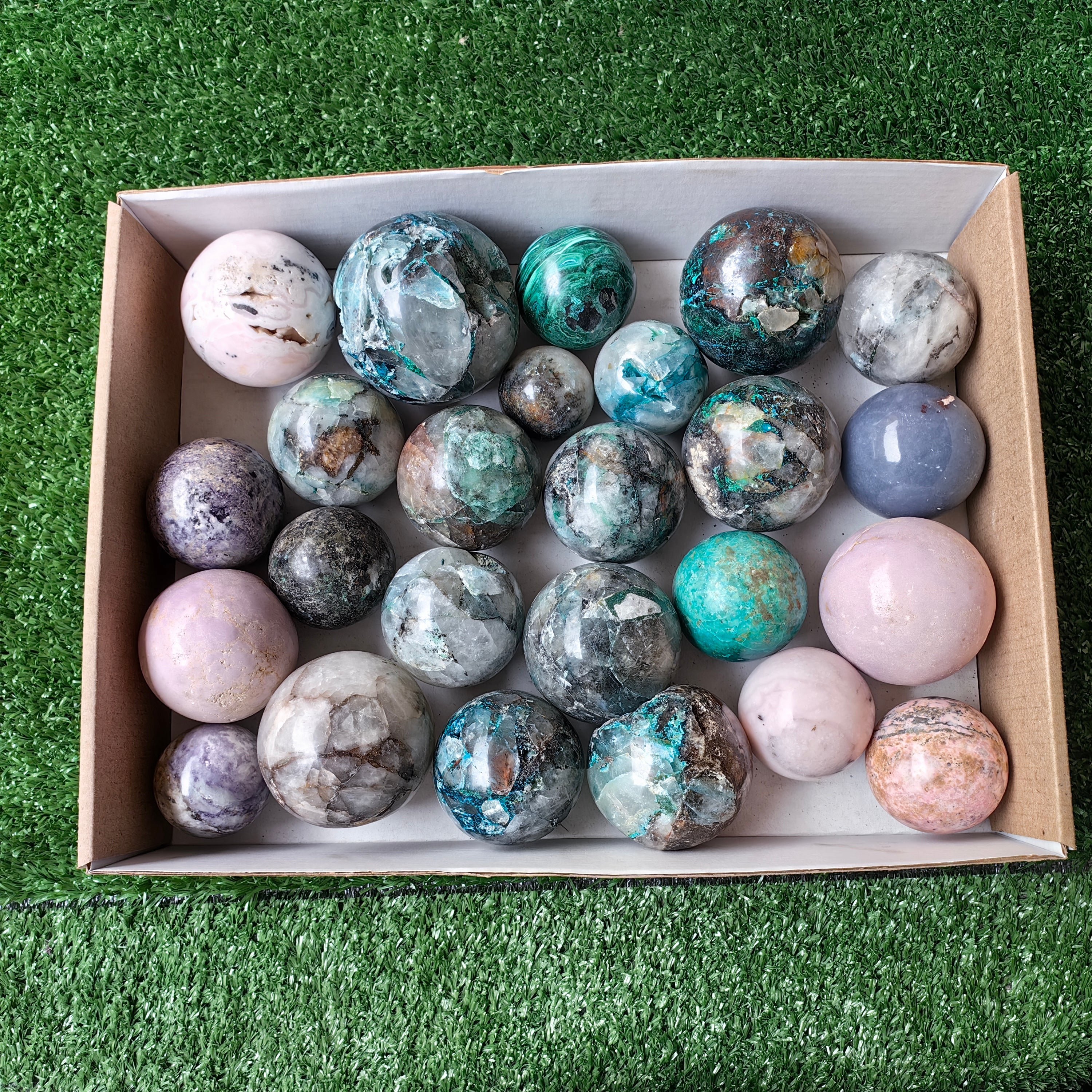 20 pcs mixted stones spheres
