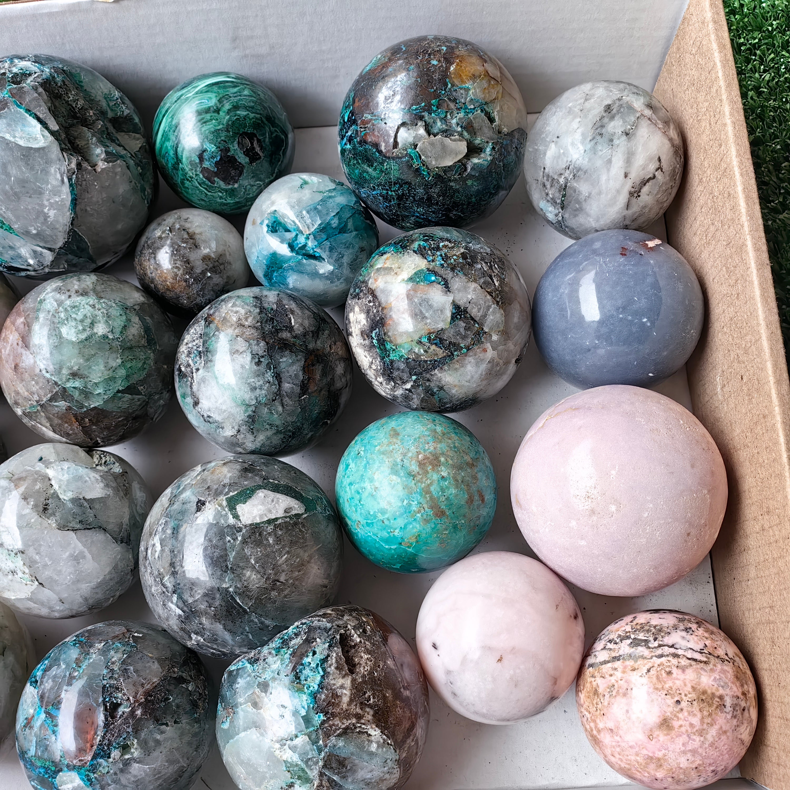20 pcs mixted stones spheres