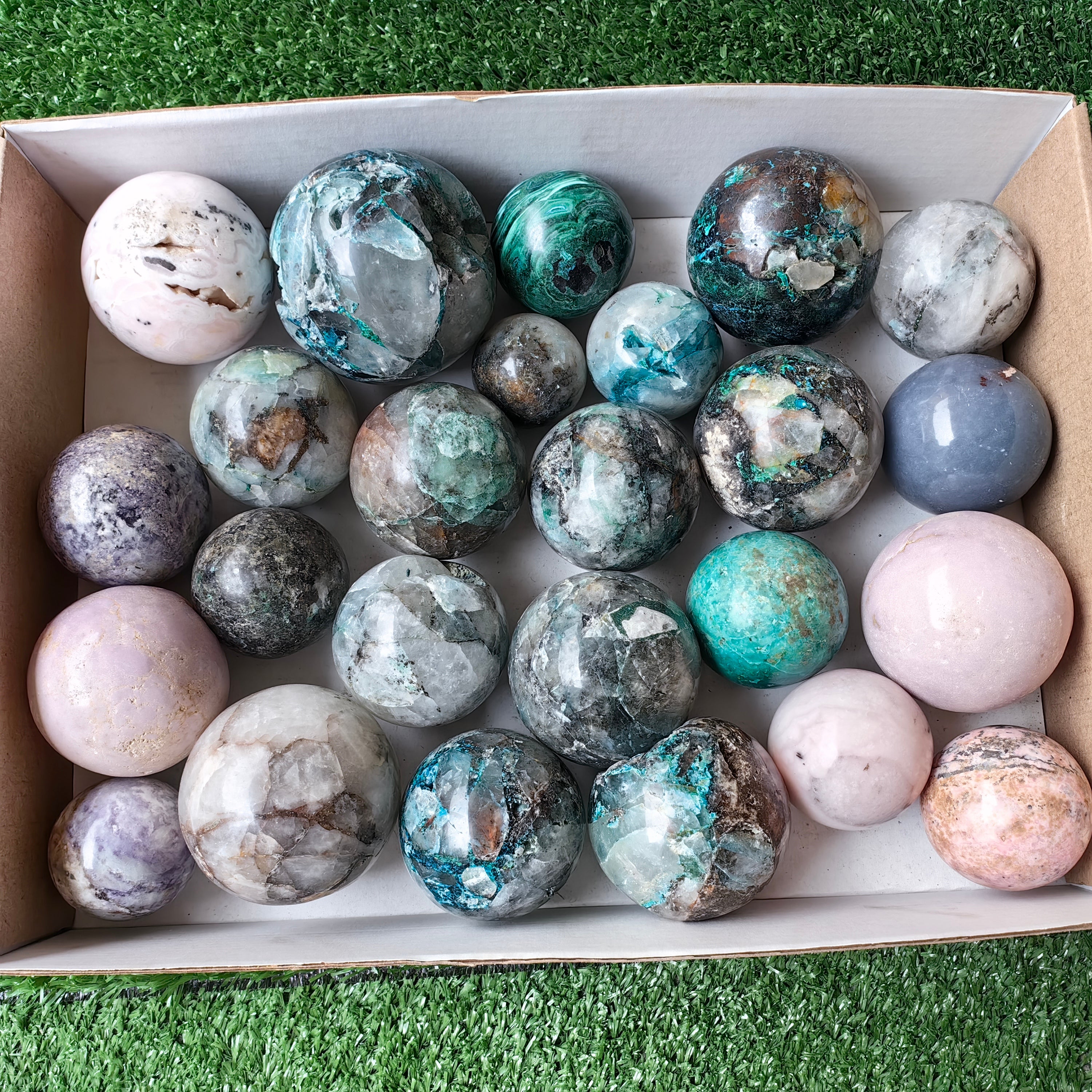 20 pcs mixted stones spheres