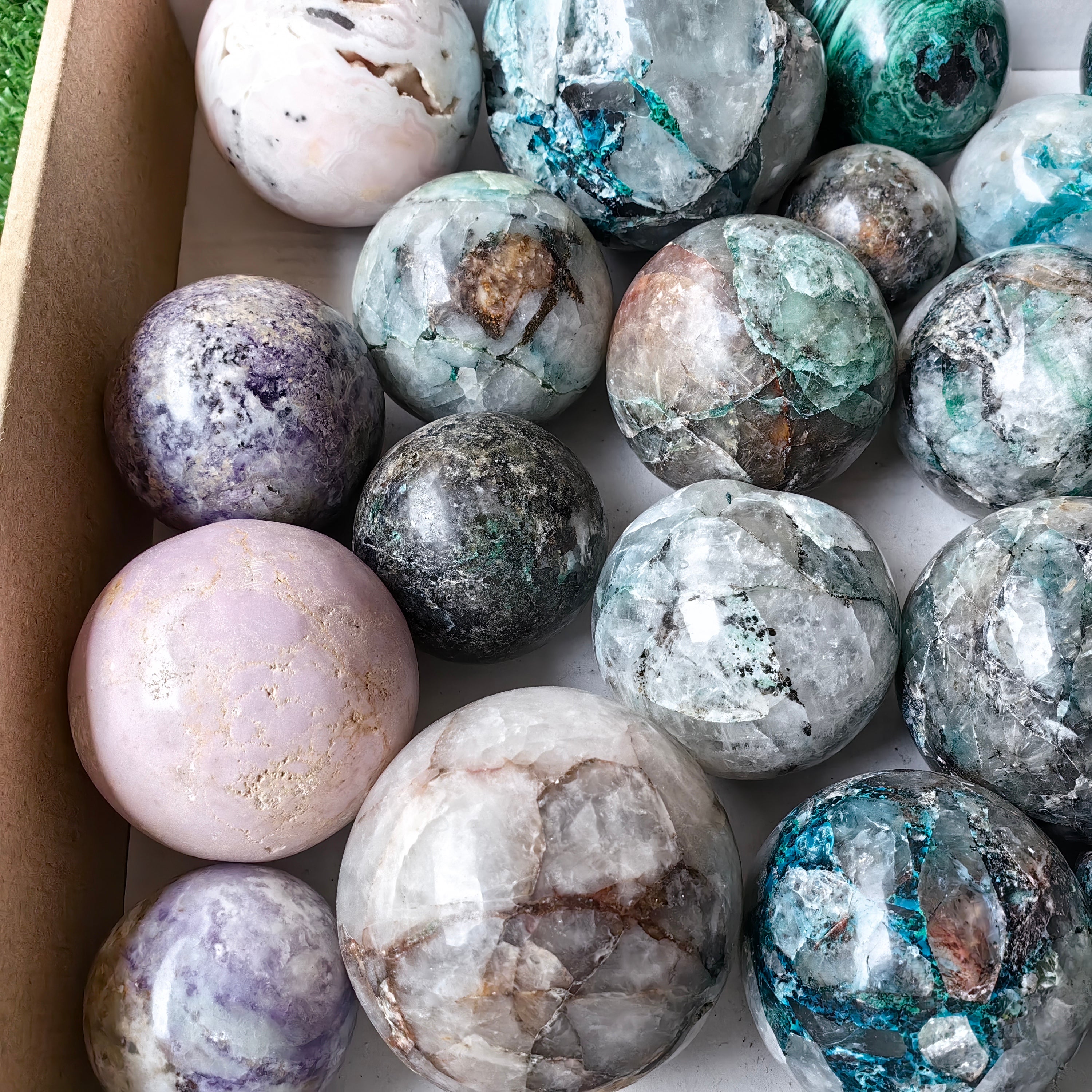 20 pcs mixted stones spheres