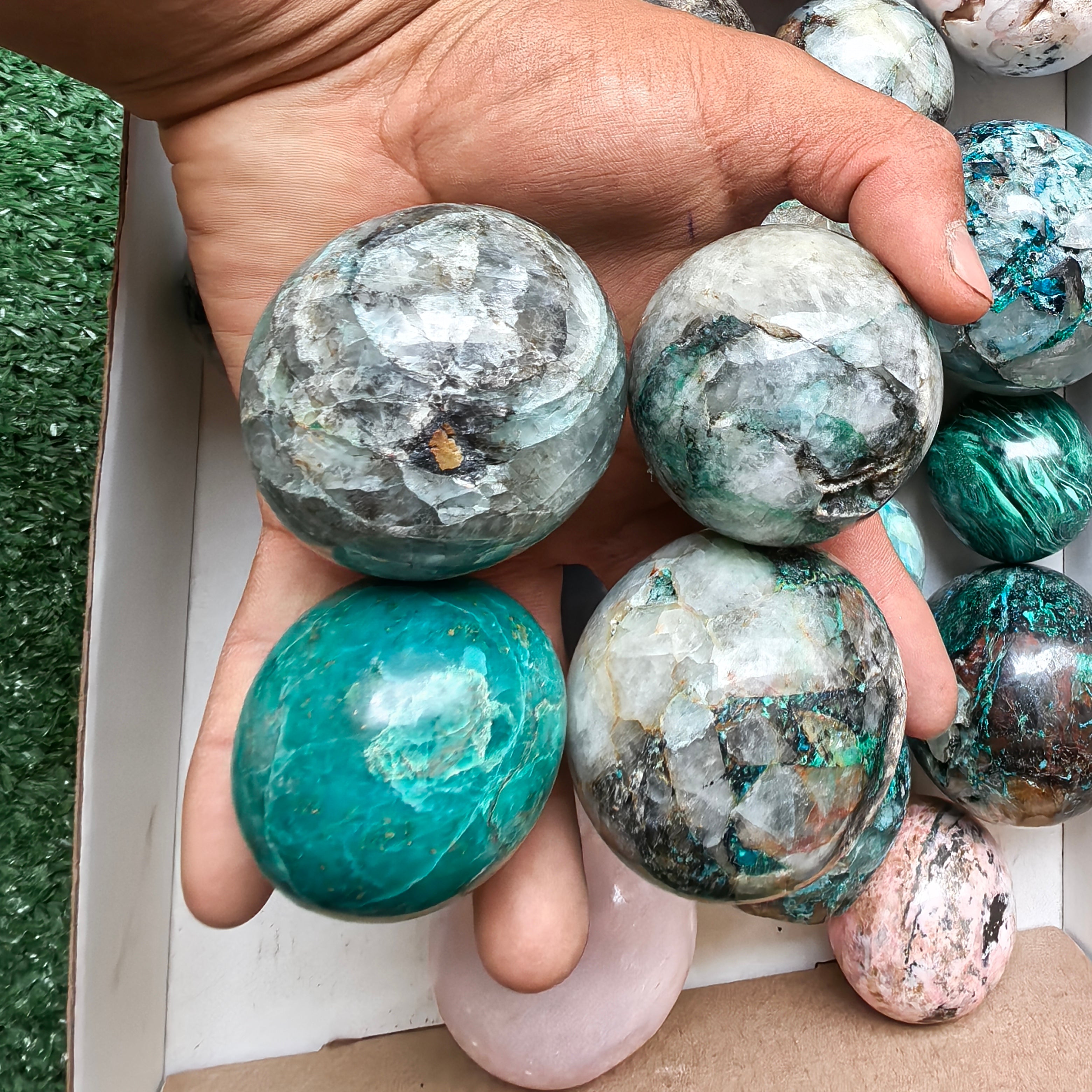 20 pcs mixted stones spheres