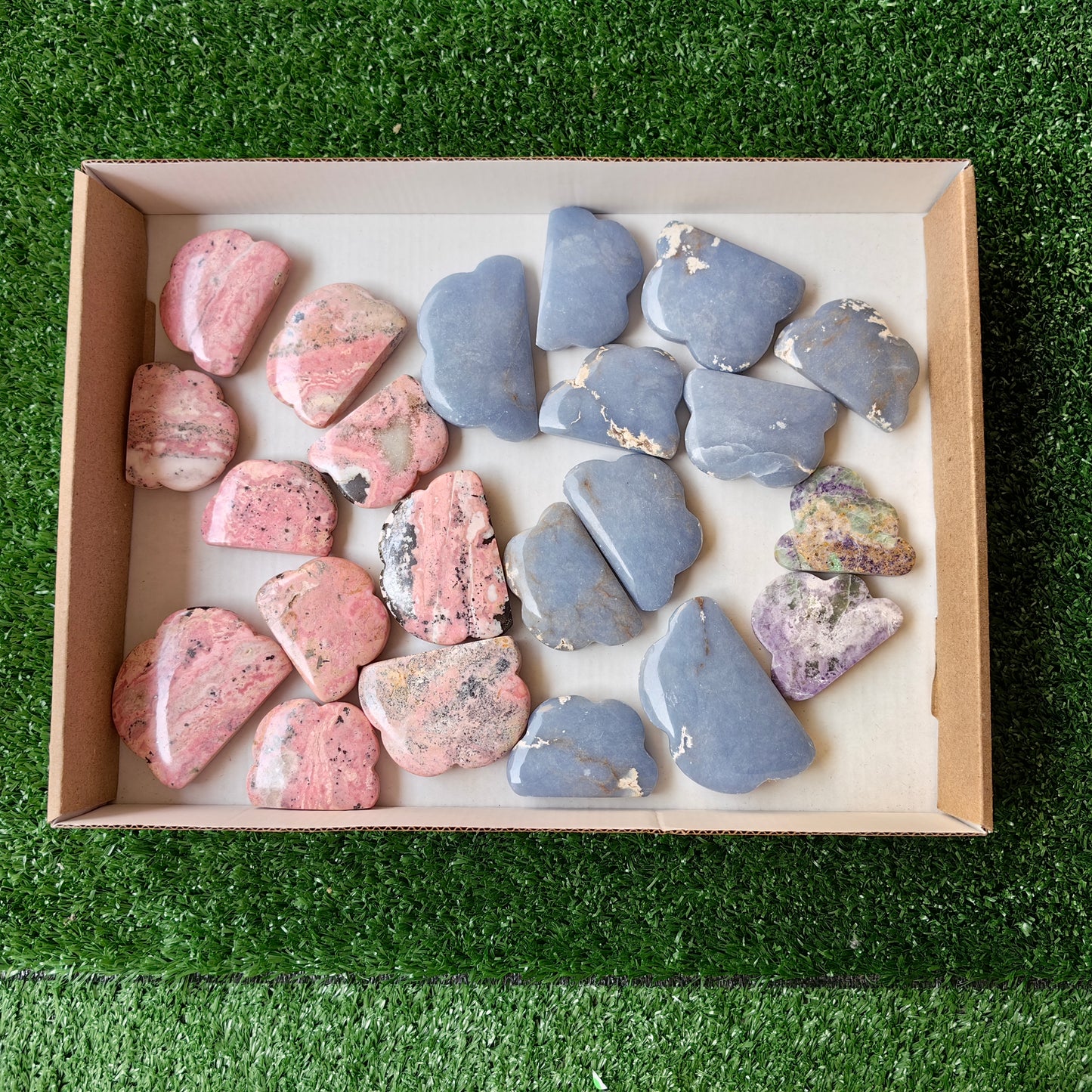 Lot 22 pc mixted clouds