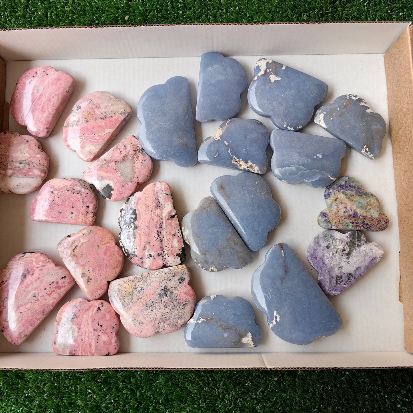 Lot 22 pc mixted clouds