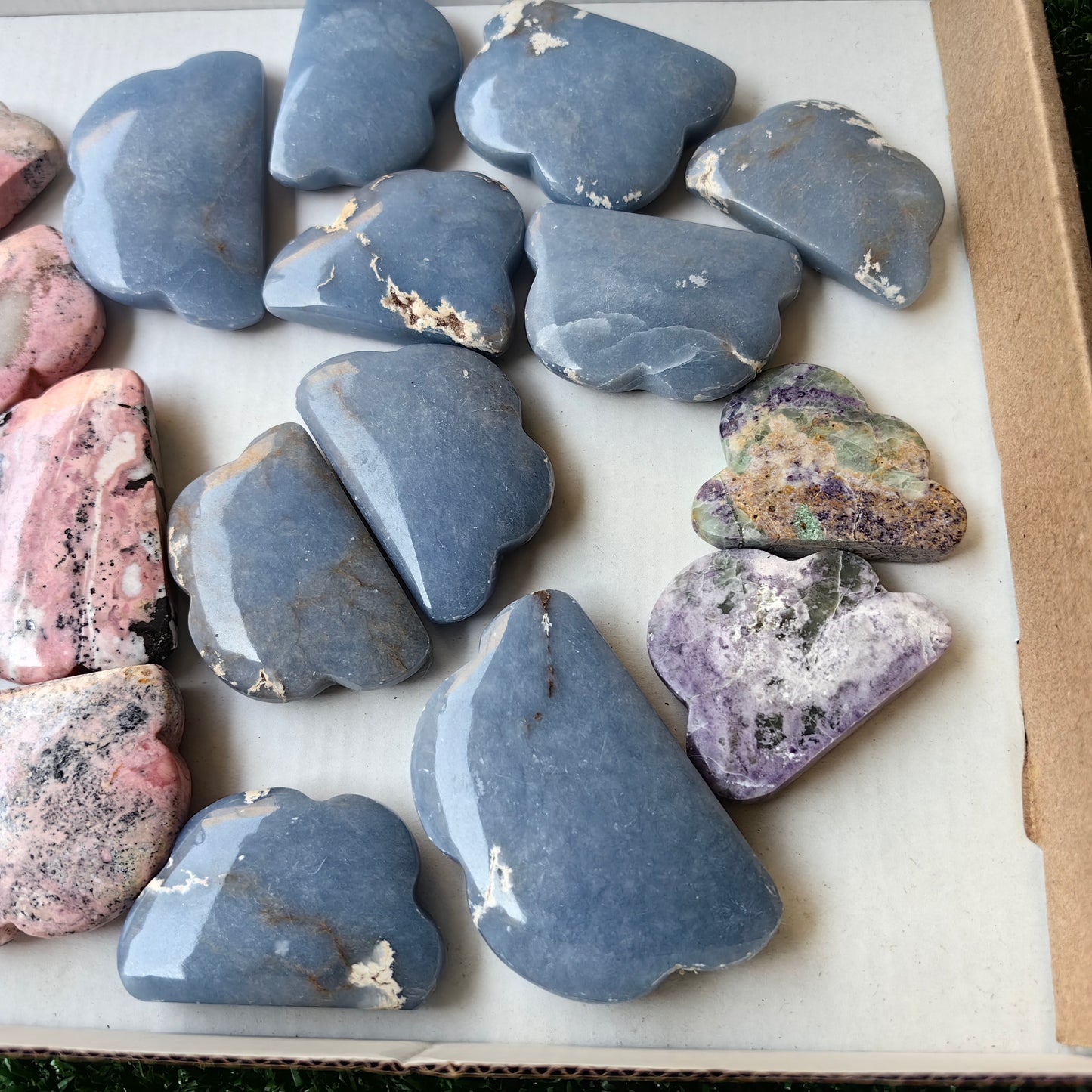 Lot 22 pc mixted clouds