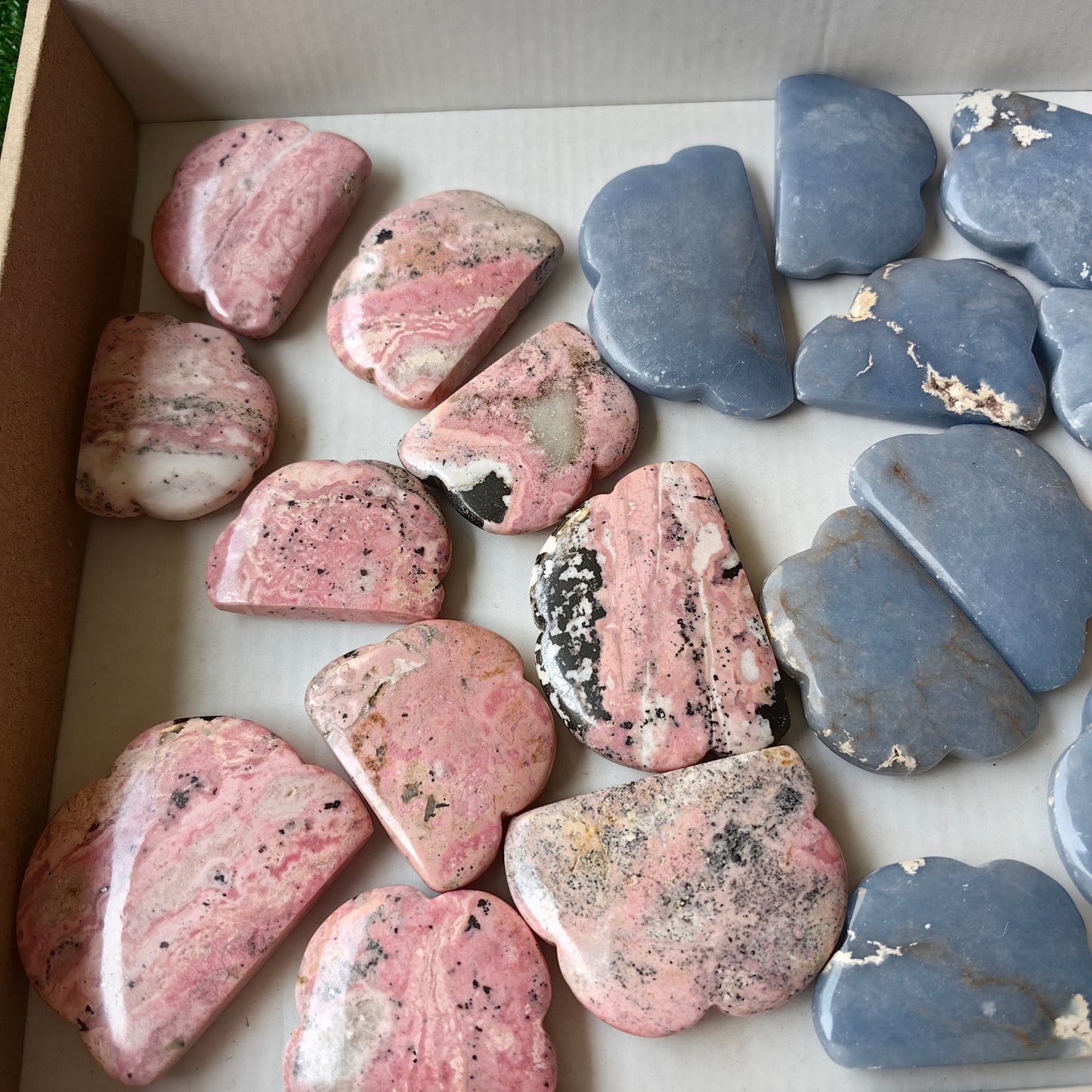 Lot 22 pc mixted clouds