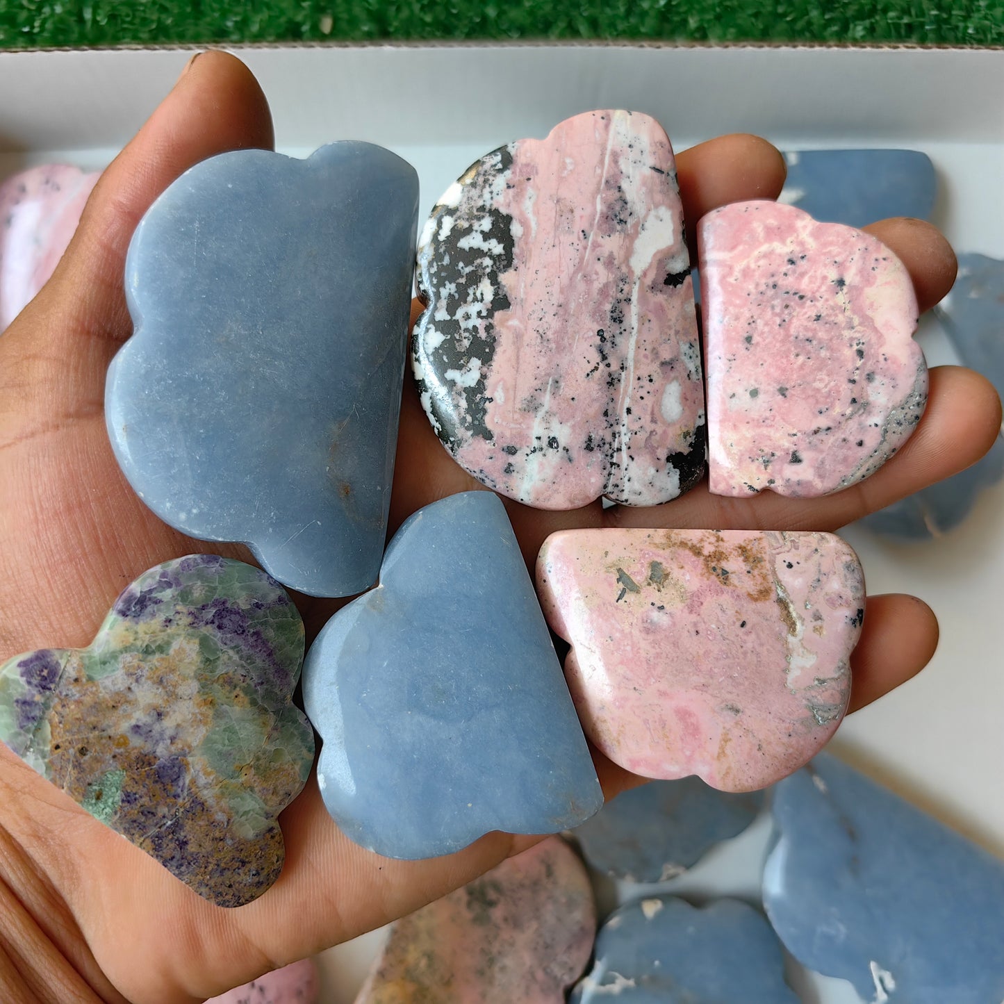 Lot 22 pc mixted clouds