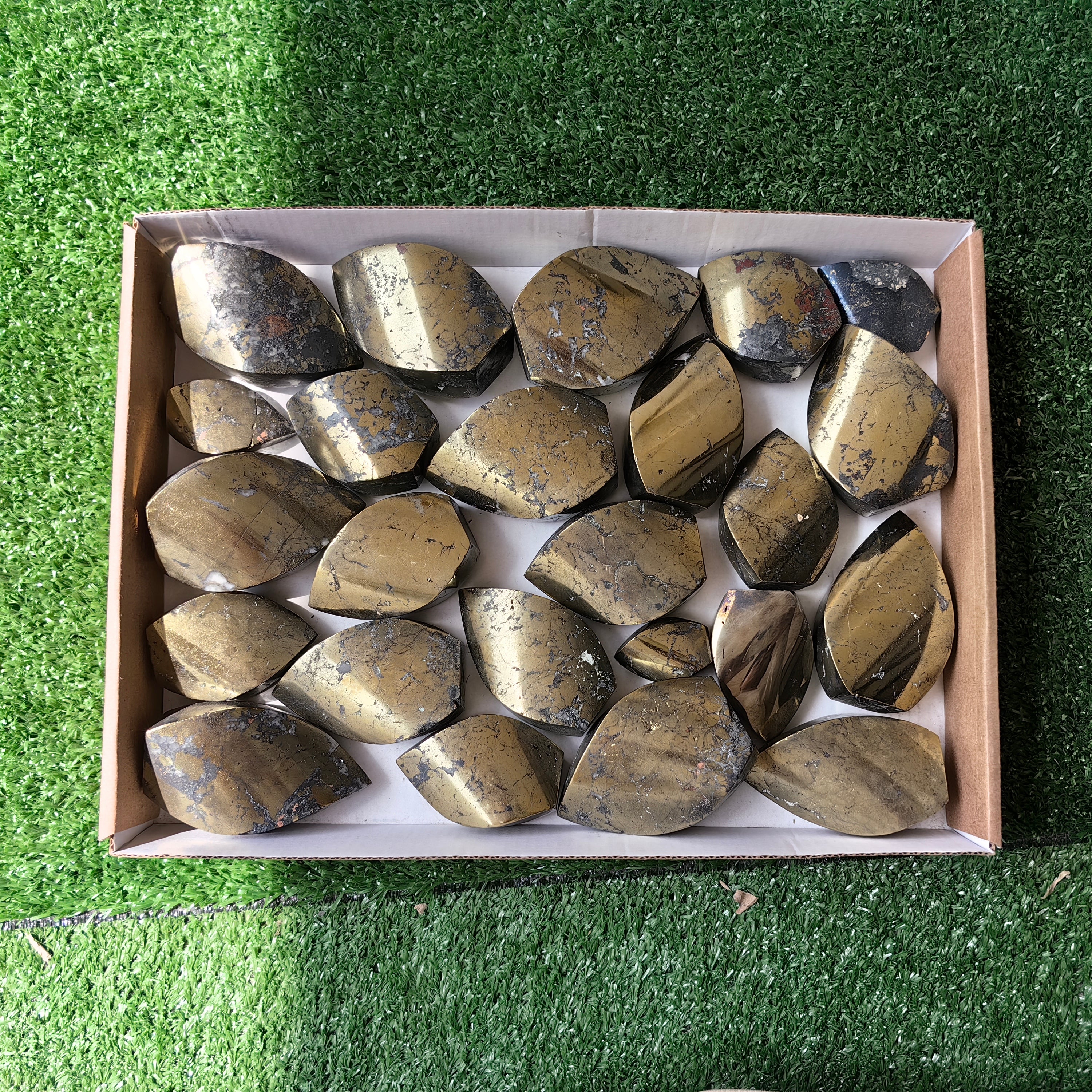 24 pc chalcopyrite flames