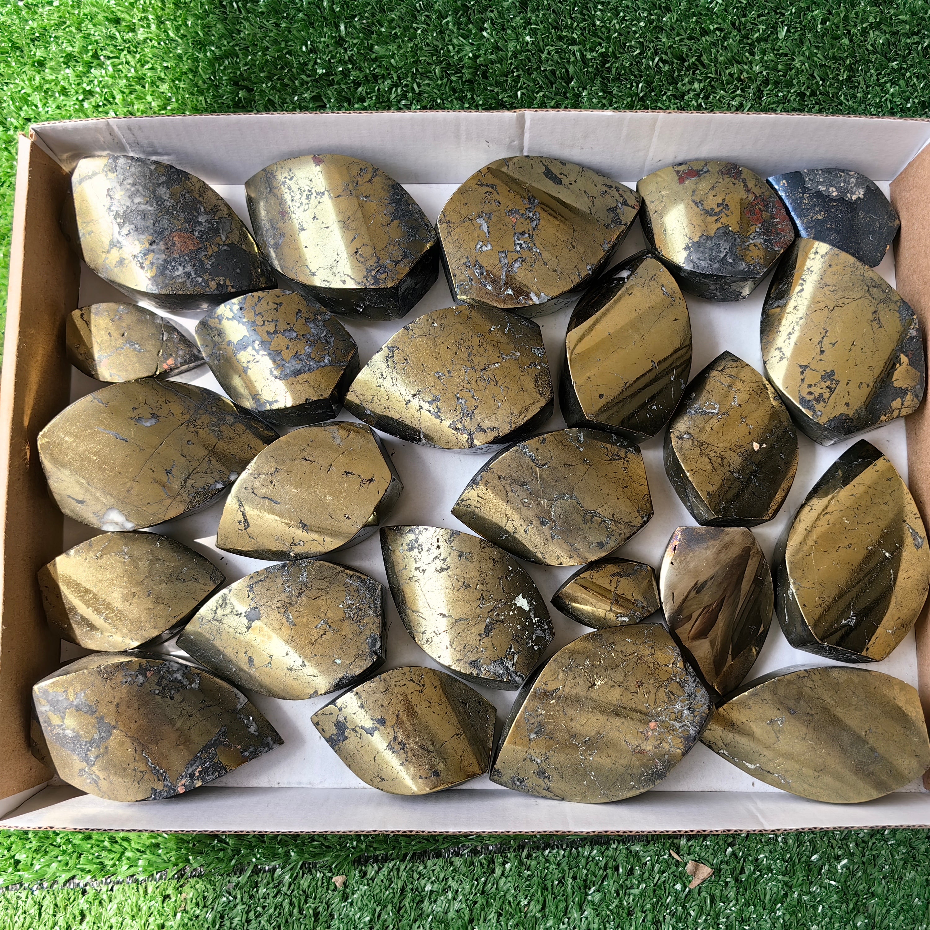 24 pc chalcopyrite flames