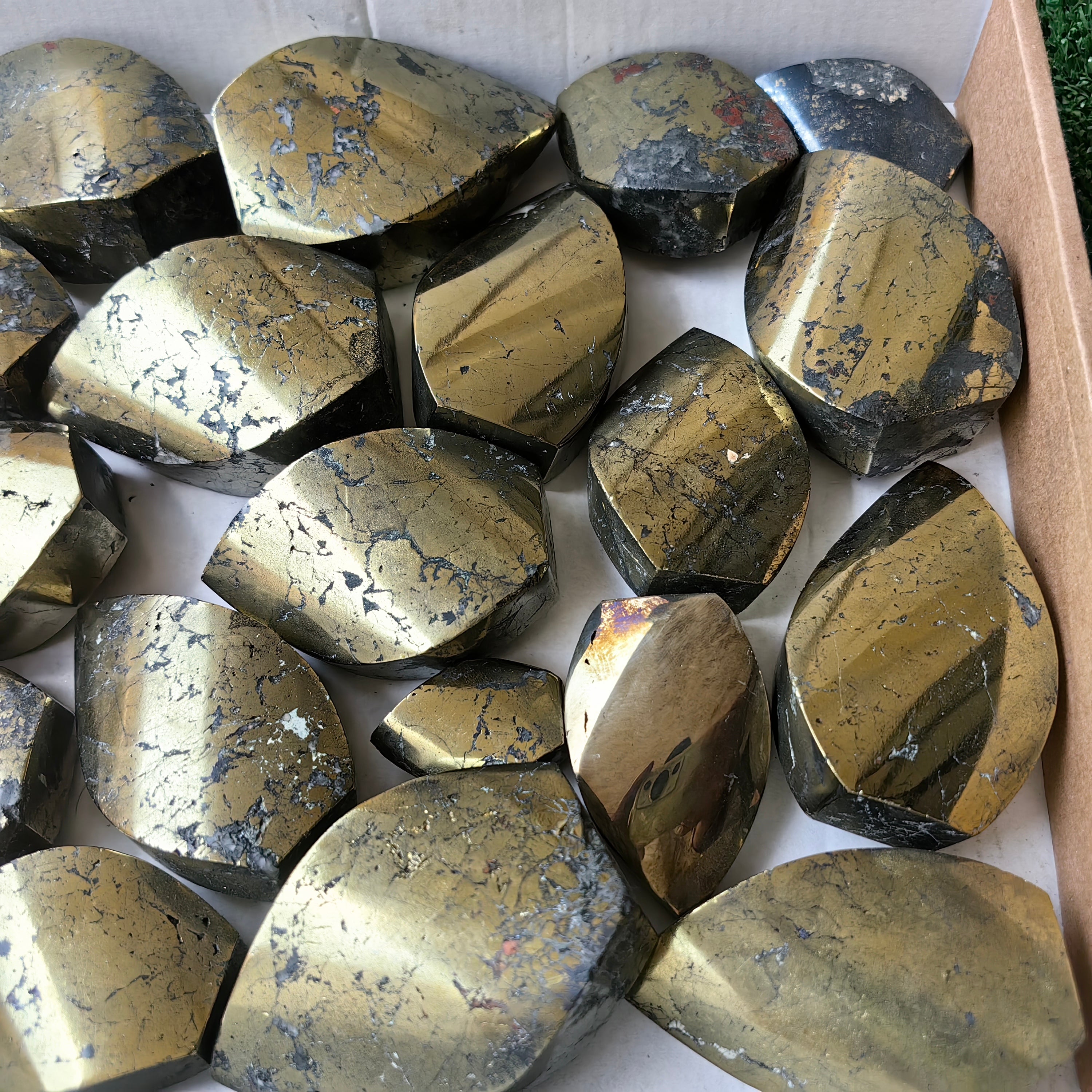 24 pc chalcopyrite flames