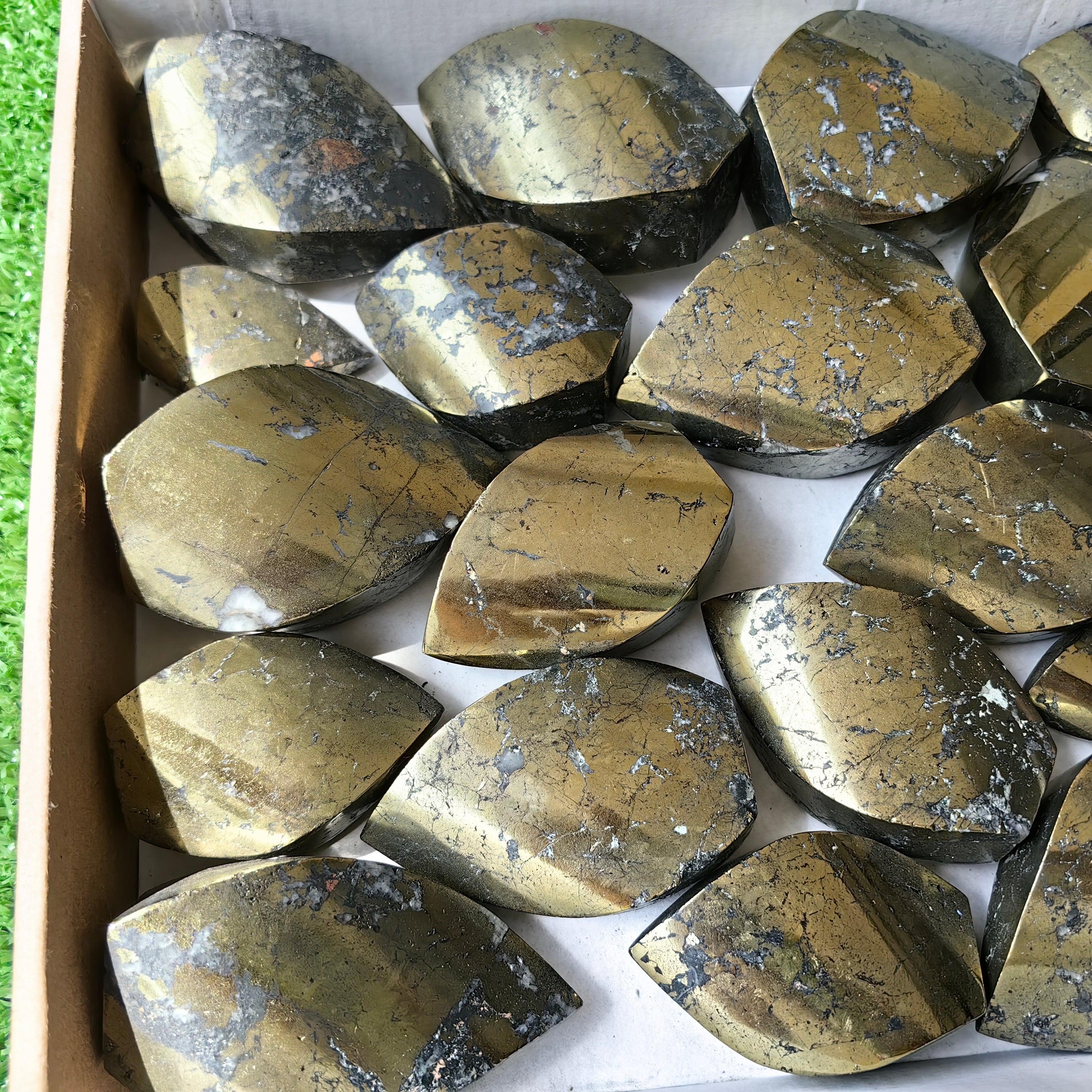 24 pc chalcopyrite flames