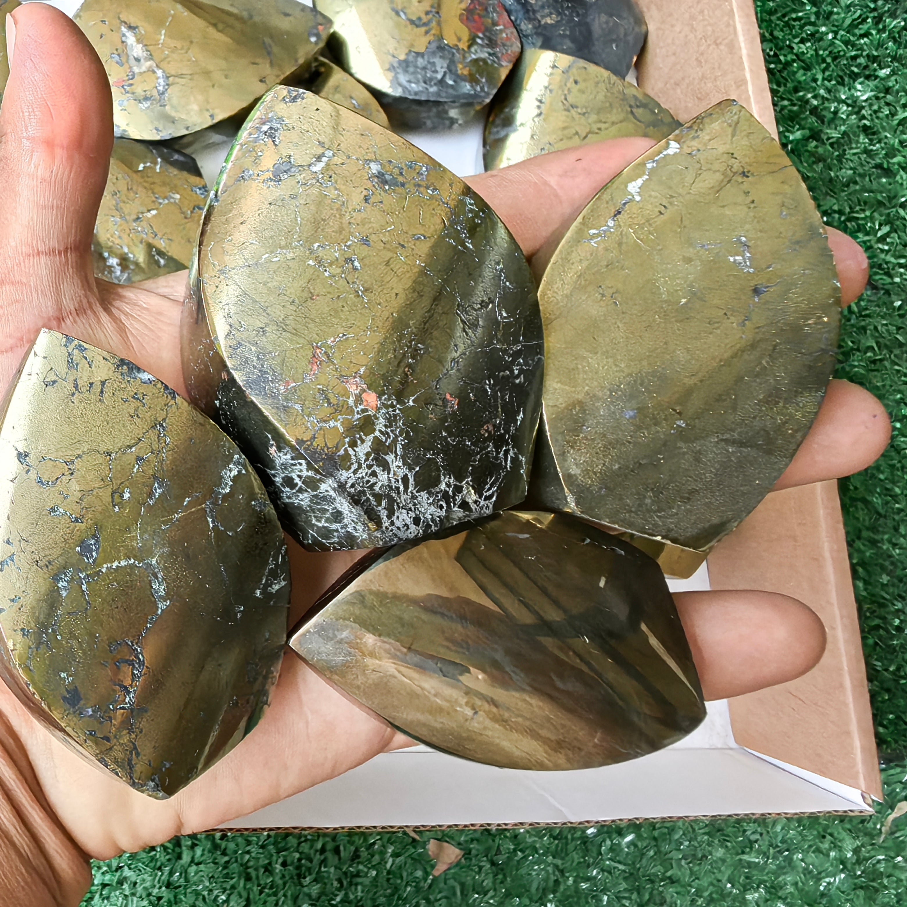 24 pc chalcopyrite flames