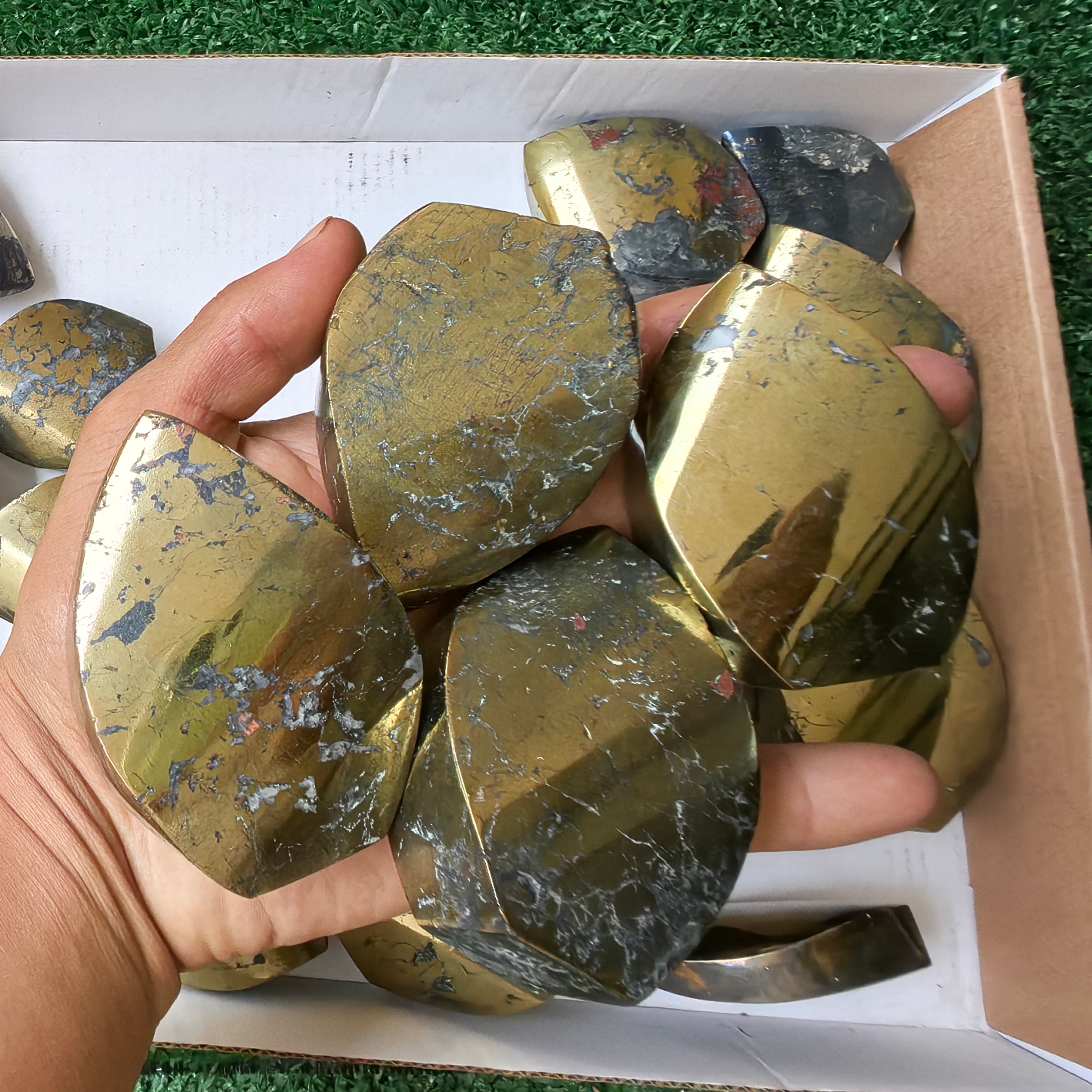 24 pc chalcopyrite flames