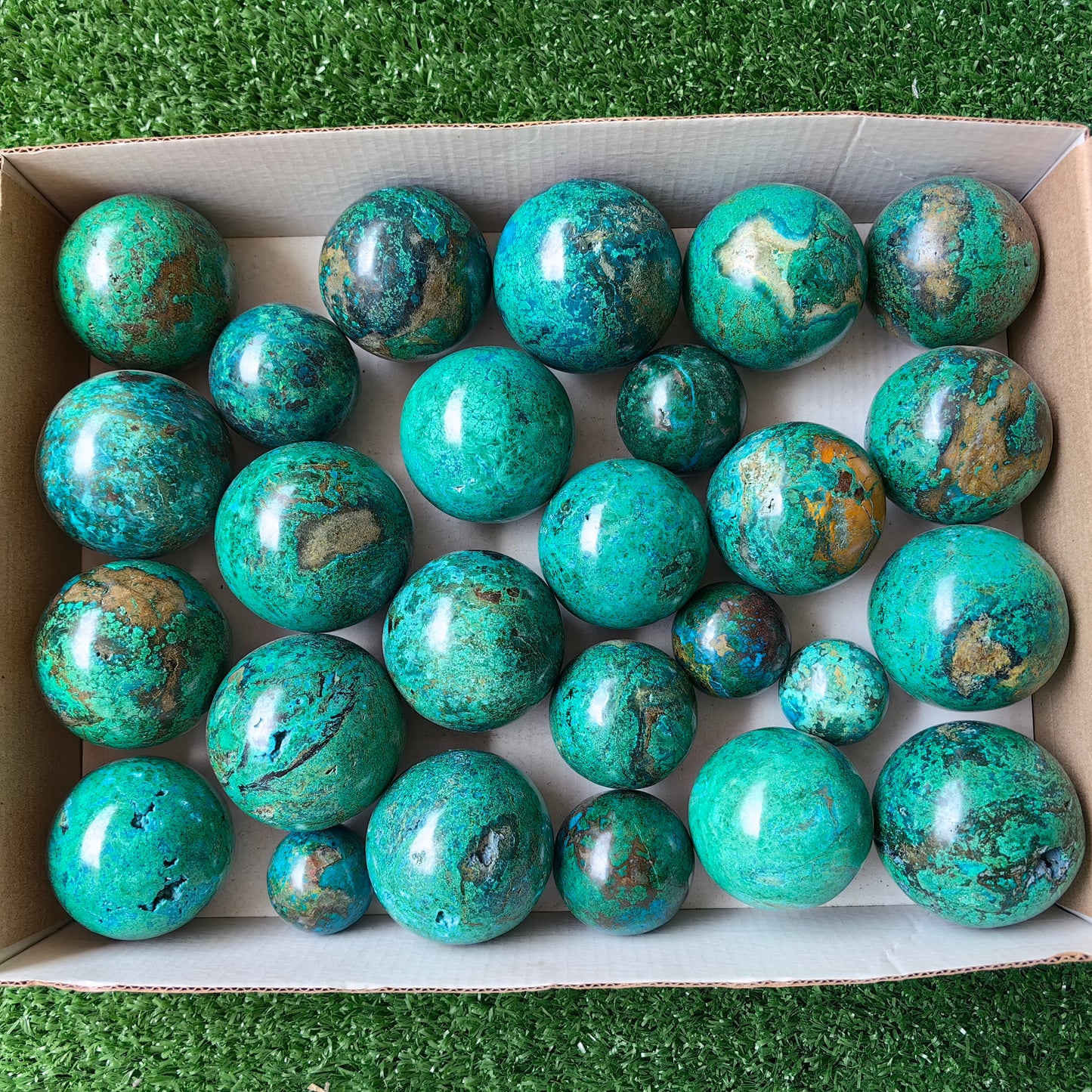 26 pc malachite spheres