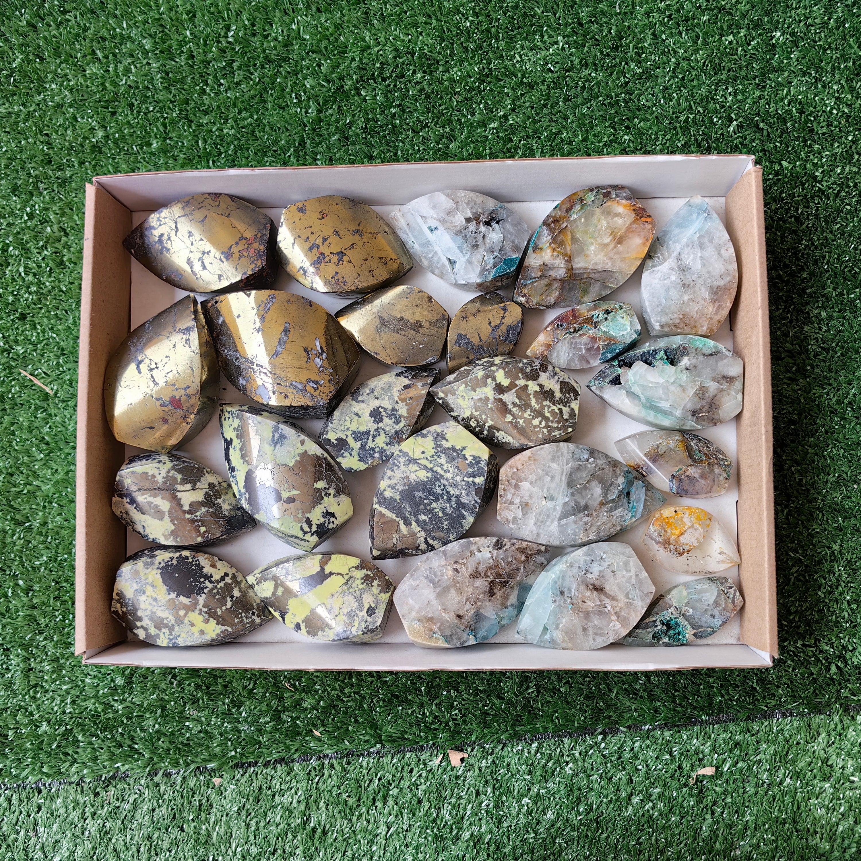 24 pc chrysocolla quartz, serpentine & chalcopyrite flames