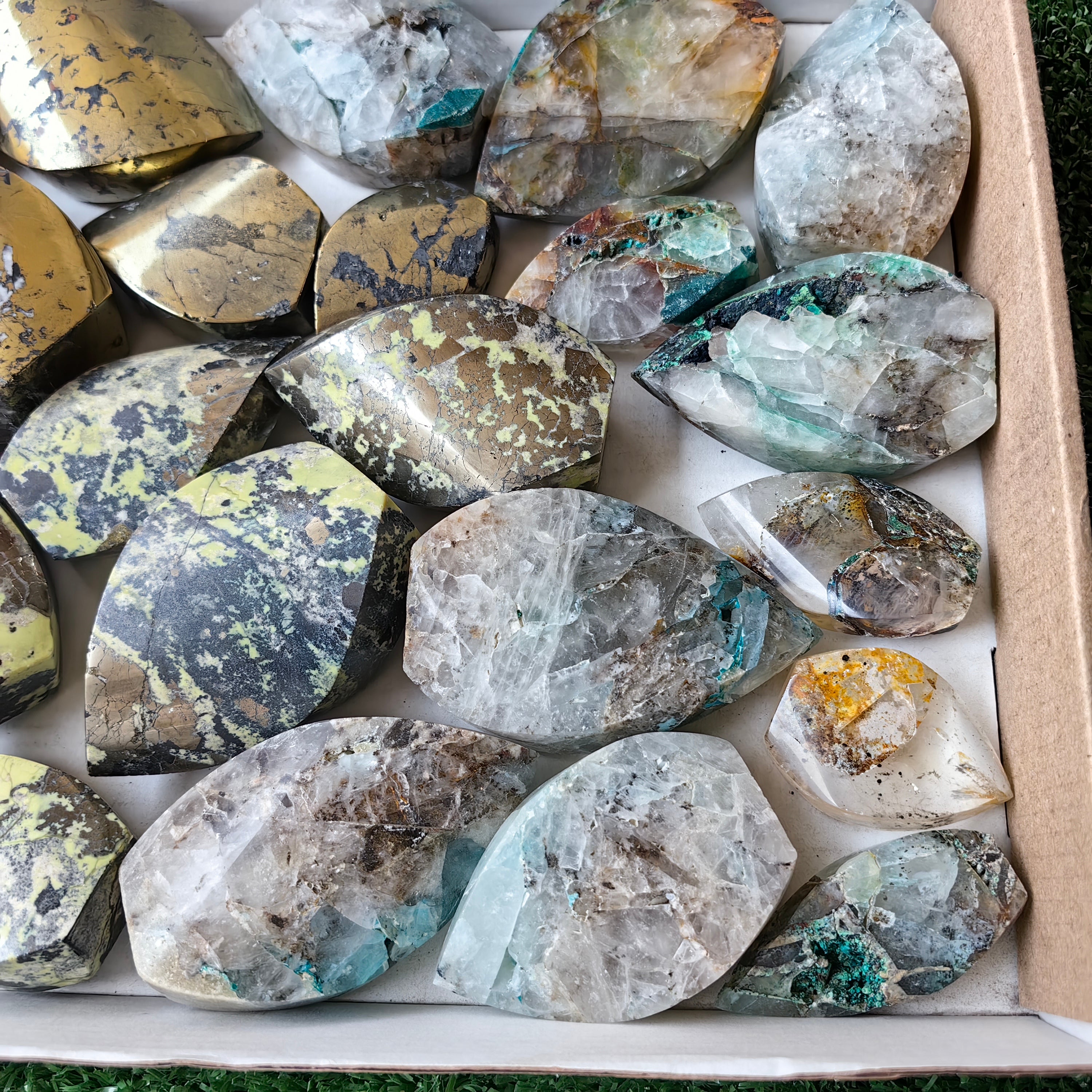 24 pc chrysocolla quartz, serpentine & chalcopyrite flames