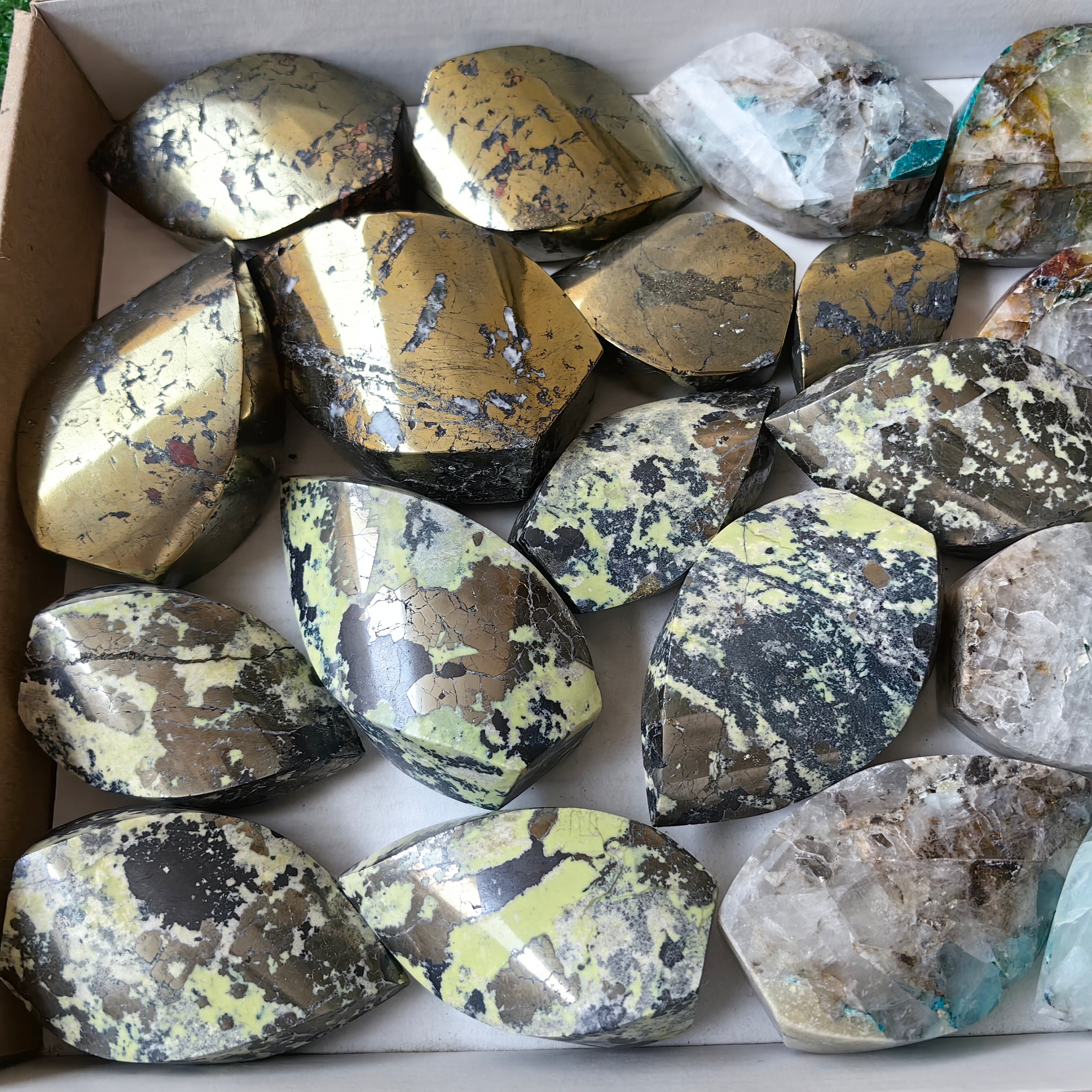 24 pc chrysocolla quartz, serpentine & chalcopyrite flames