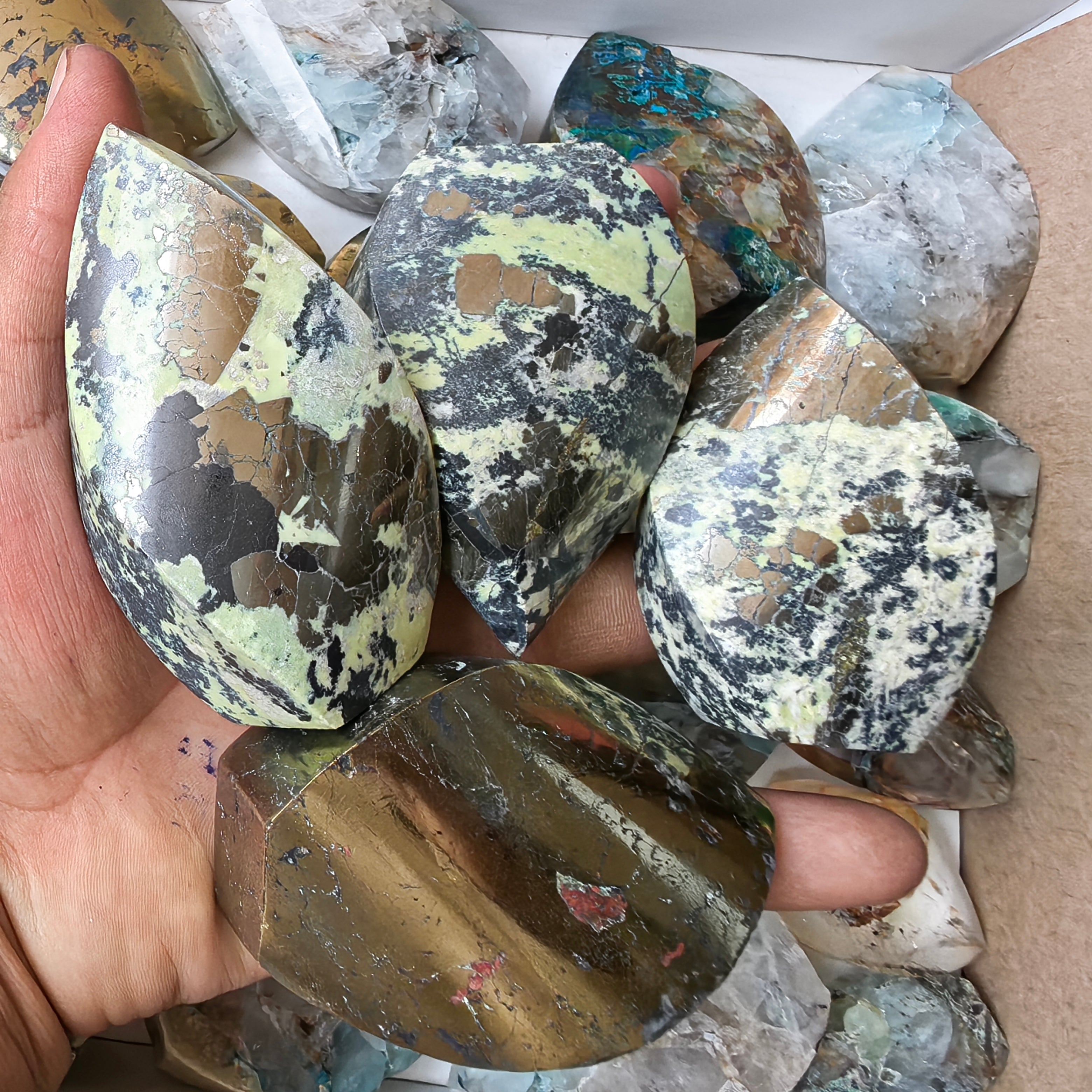 24 pc chrysocolla quartz, serpentine & chalcopyrite flames