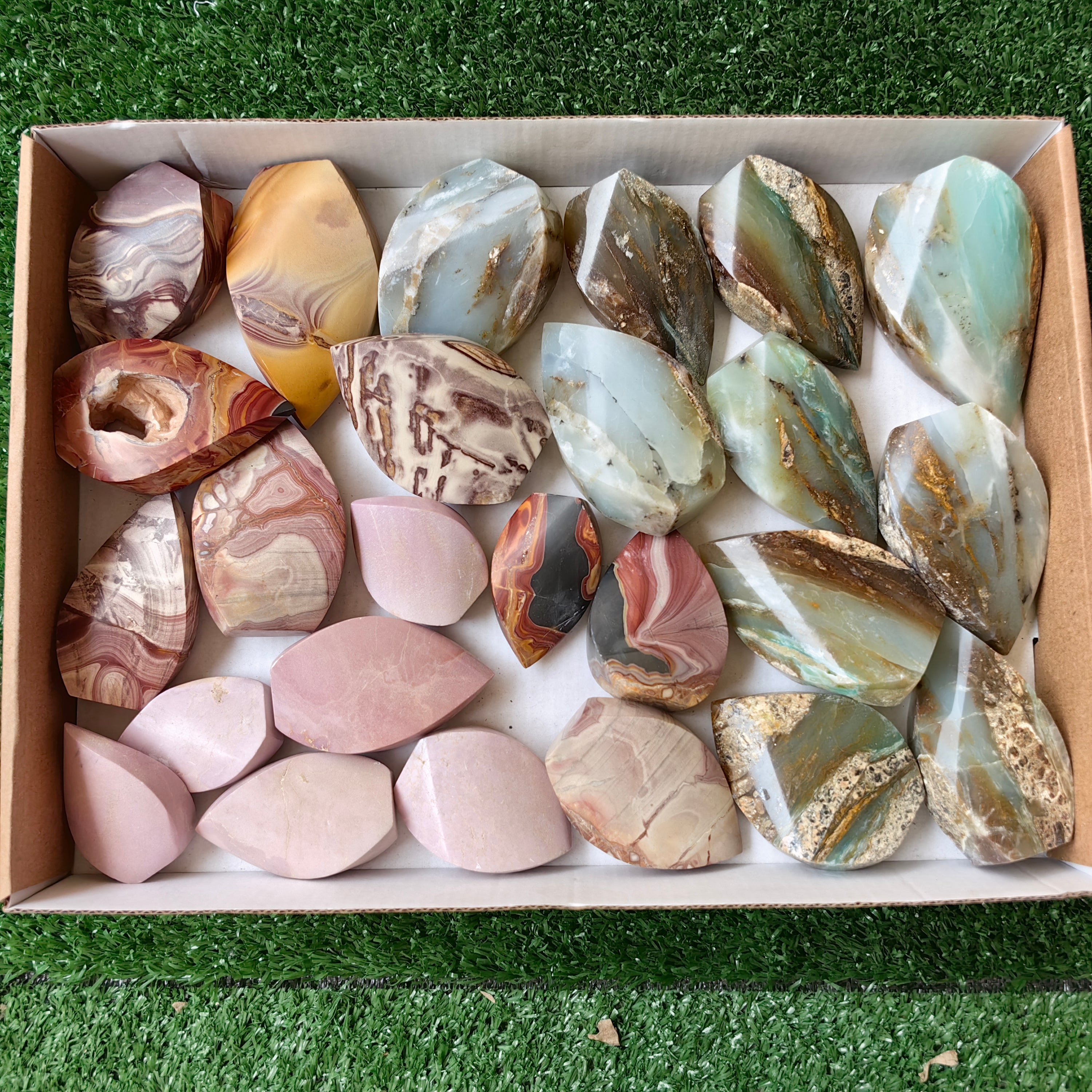 25 pc blue opal, phosphosiderite & colcatana flames