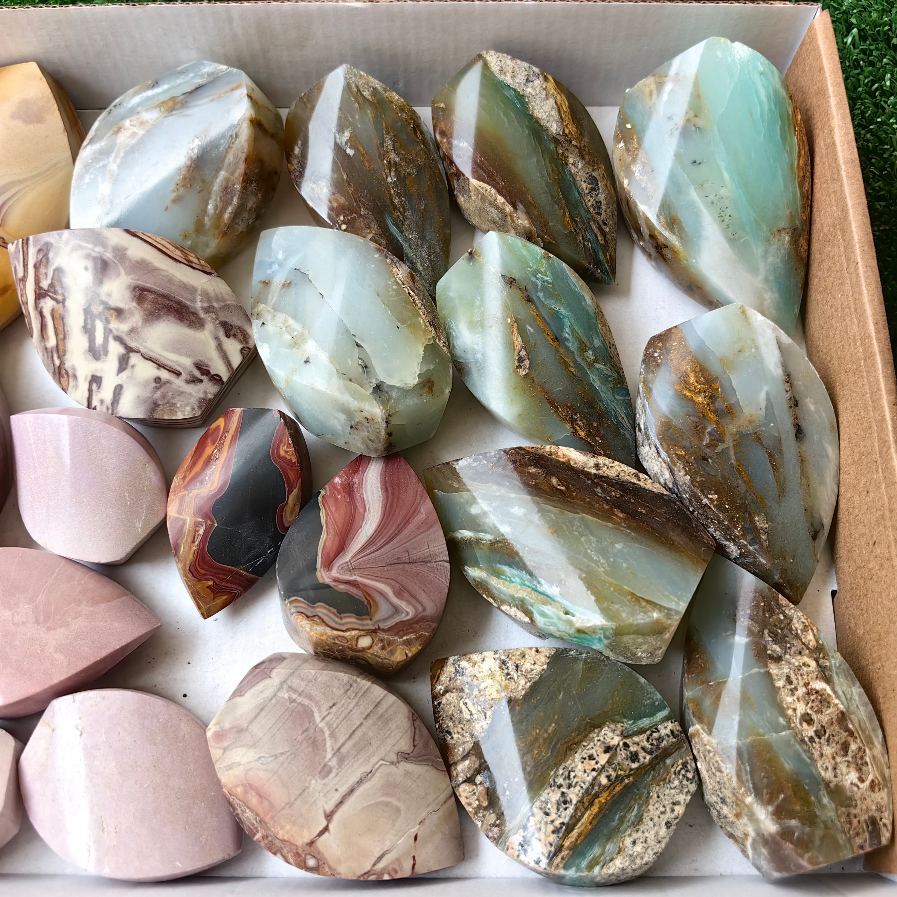 25 pc blue opal, phosphosiderite & colcatana flames