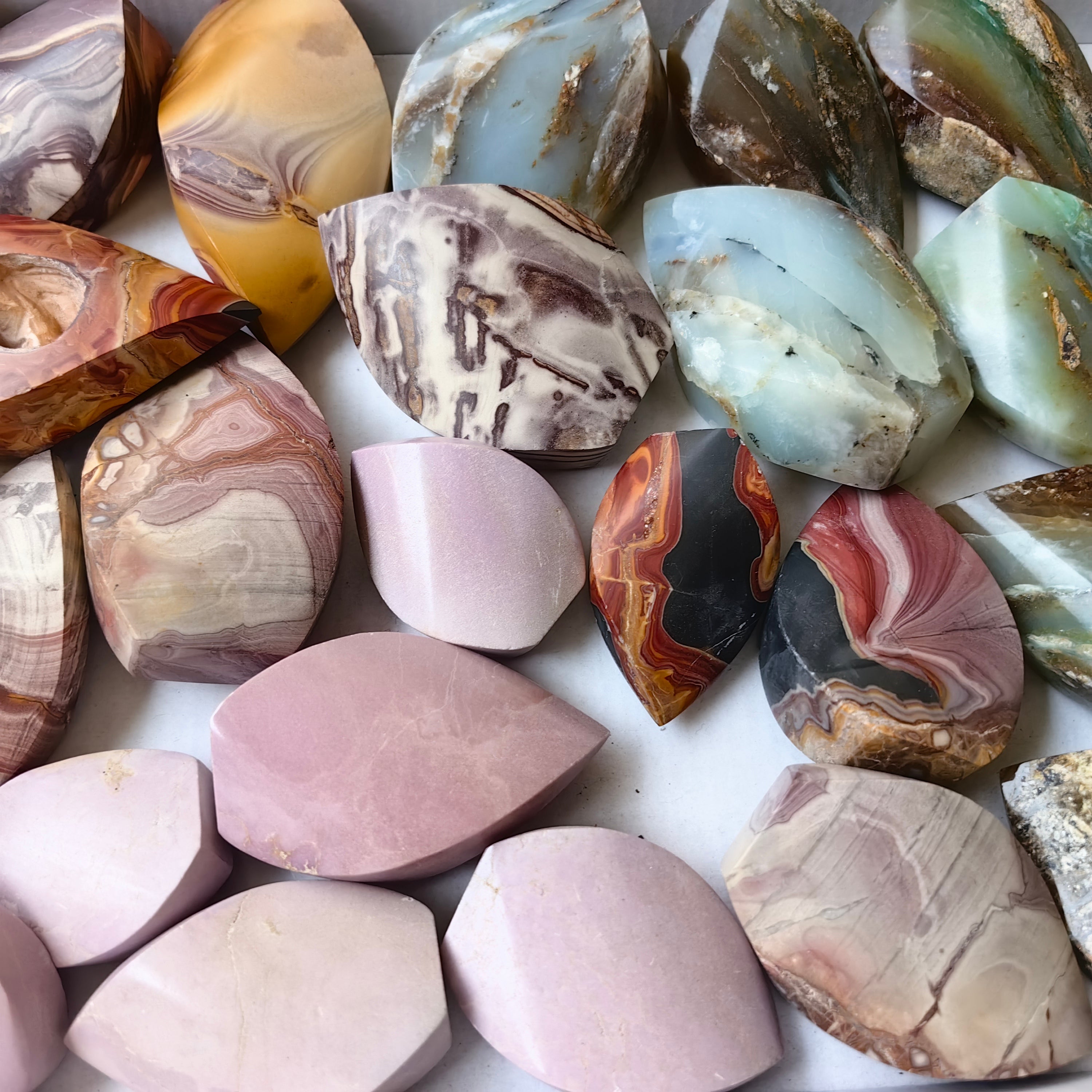 25 pc blue opal, phosphosiderite & colcatana flames