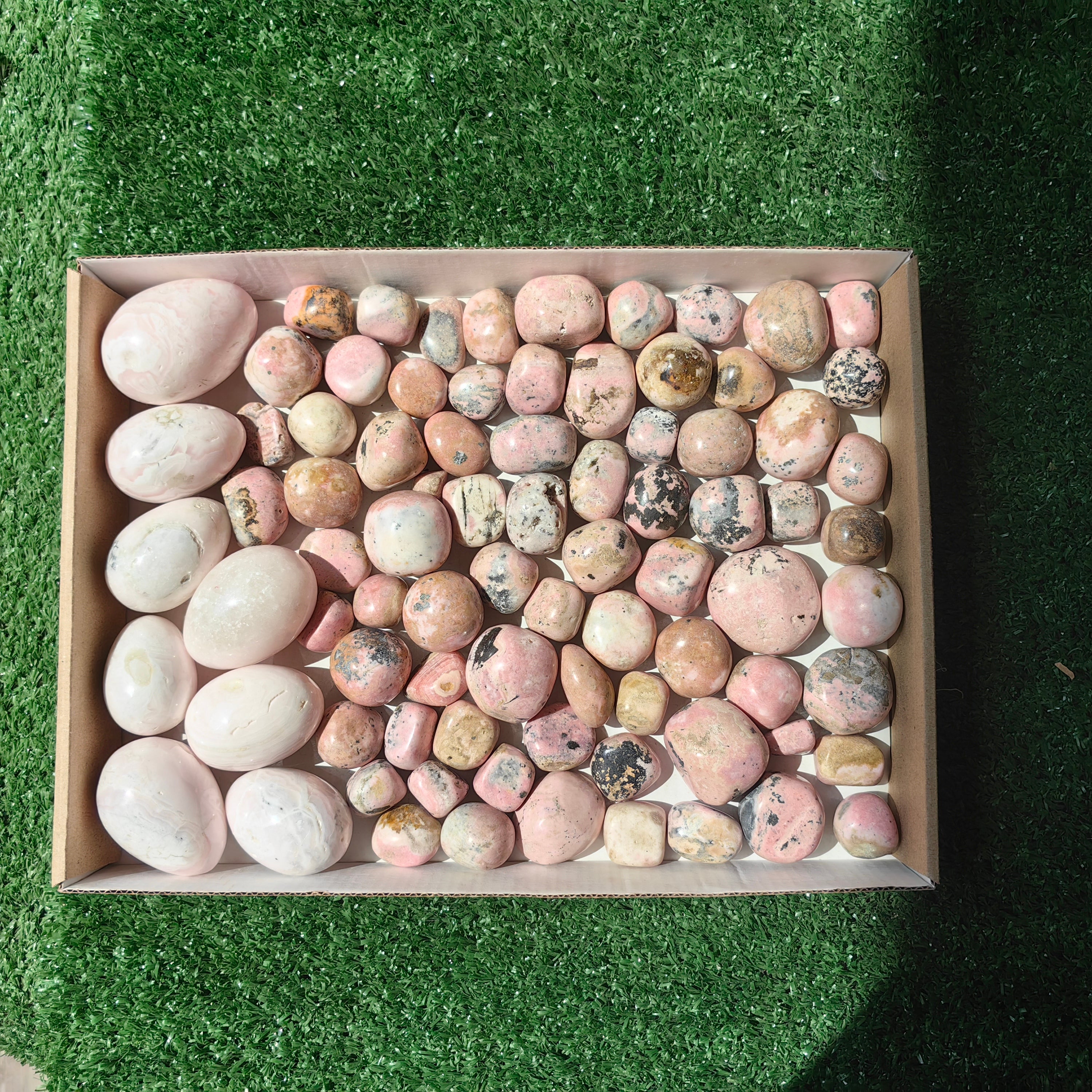 2.7 kg rhodonite tumbled & mangano egg