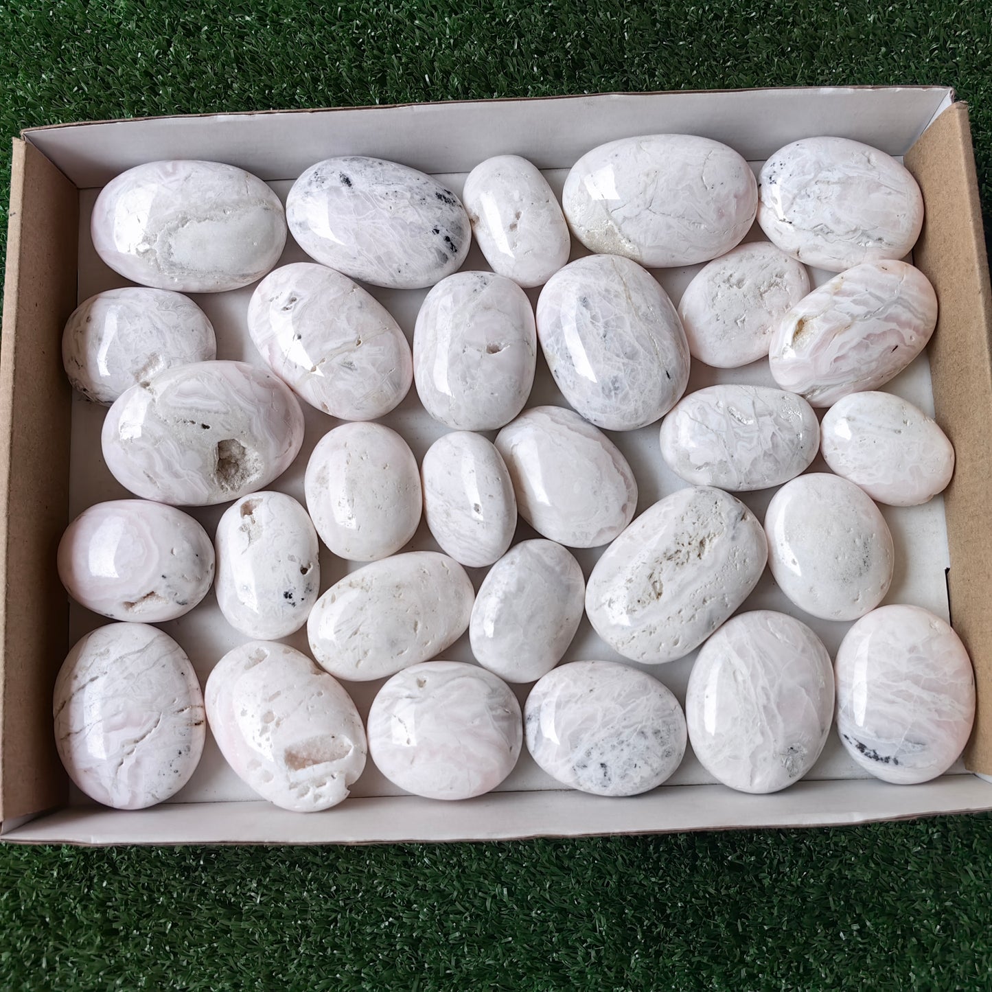 29 pc mangano calcite palms