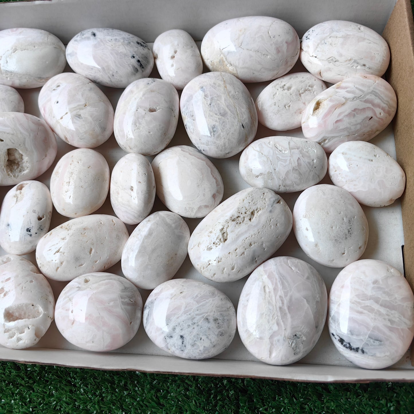 29 pc mangano calcite palms
