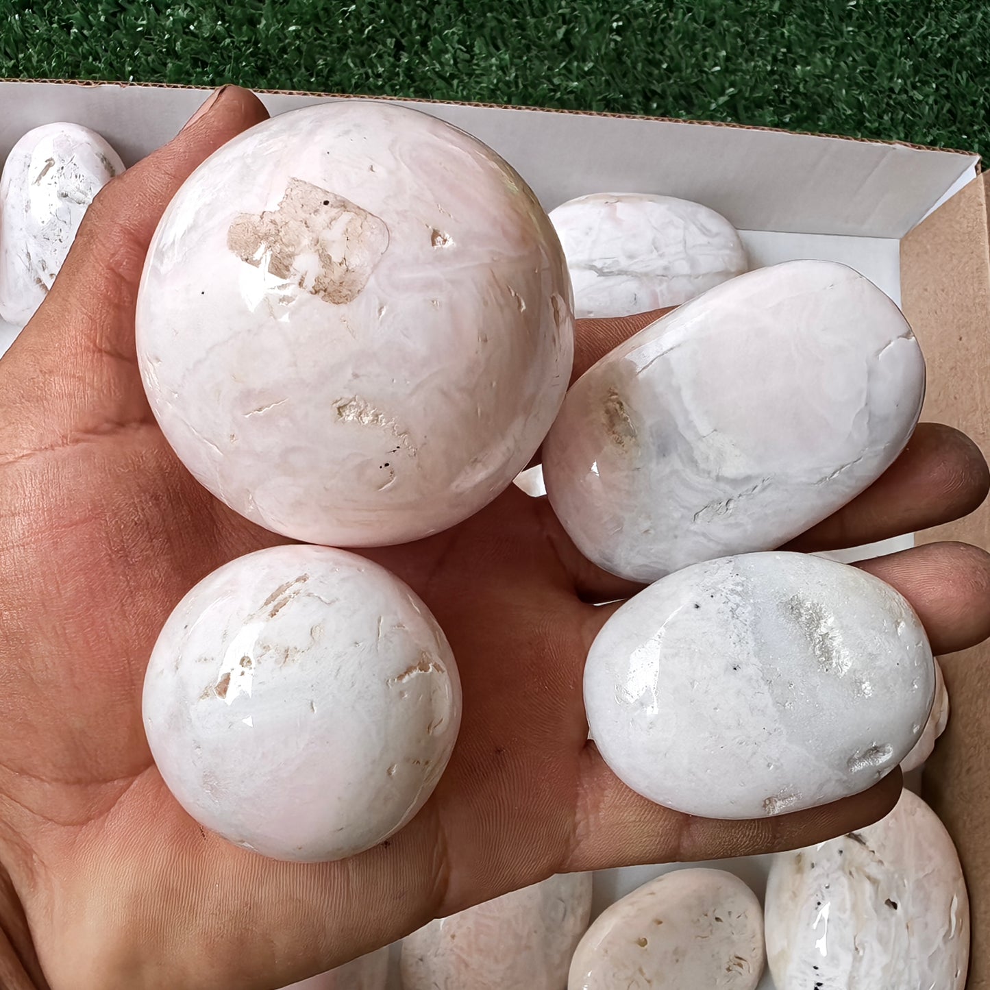 28 pc mangano spheres, palms & hearts